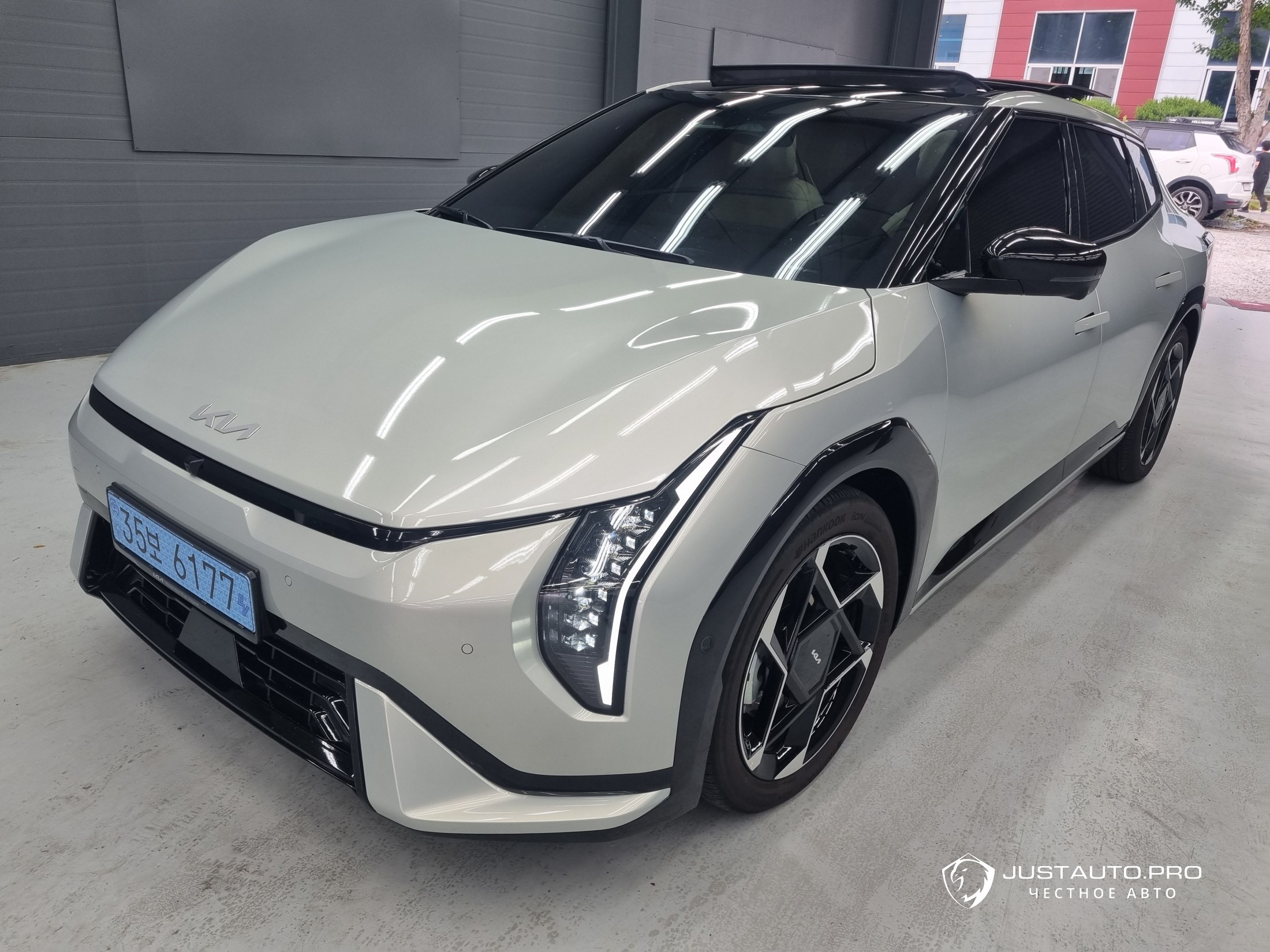Автомобиль Kia EV4