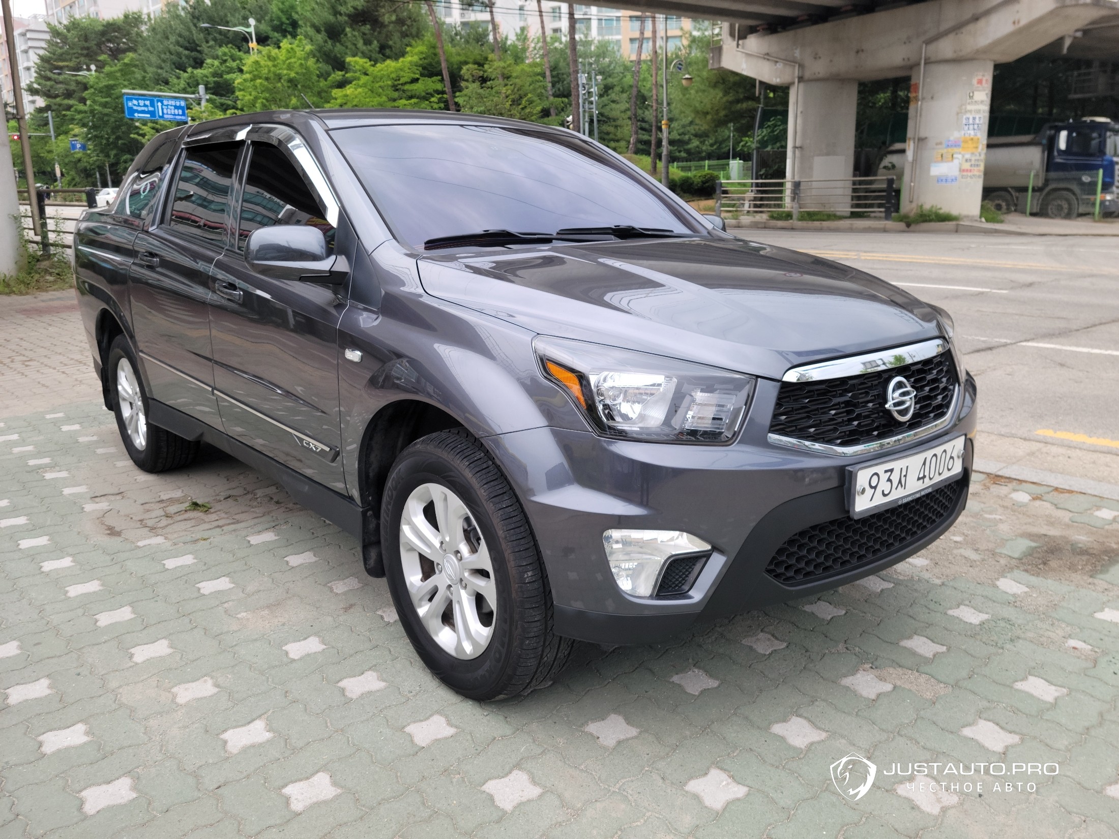Автомобиль KG_Mobility_Ssangyong KORANDO