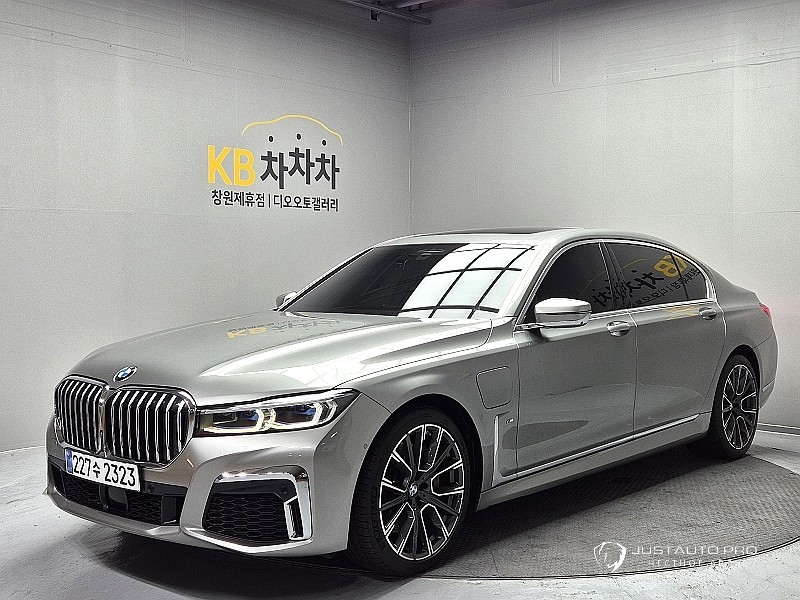Автомобиль BMW 7-Series