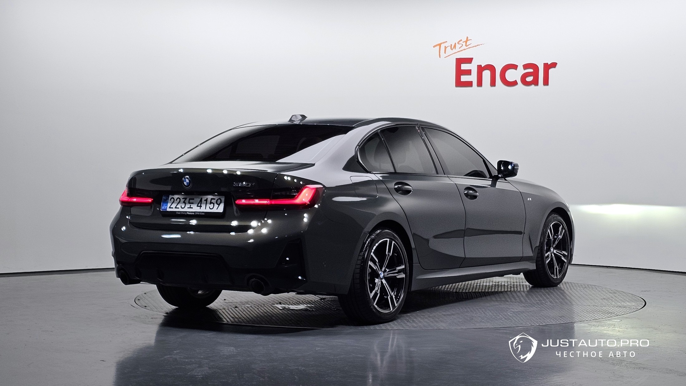 Автомобиль BMW 3-Series
