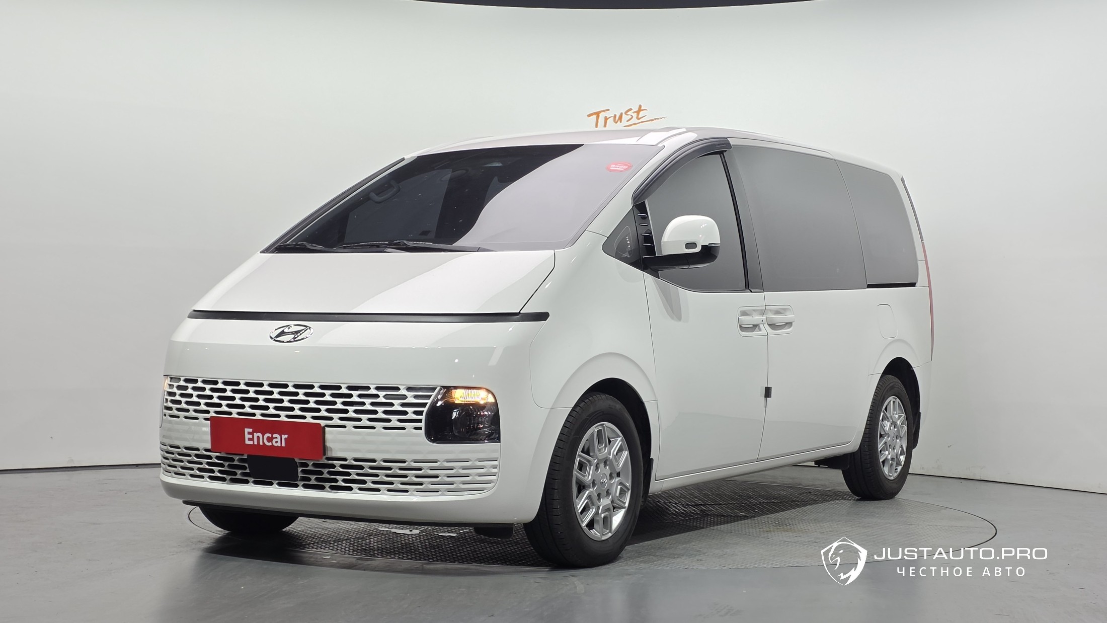 Автомобиль Hyundai Staria