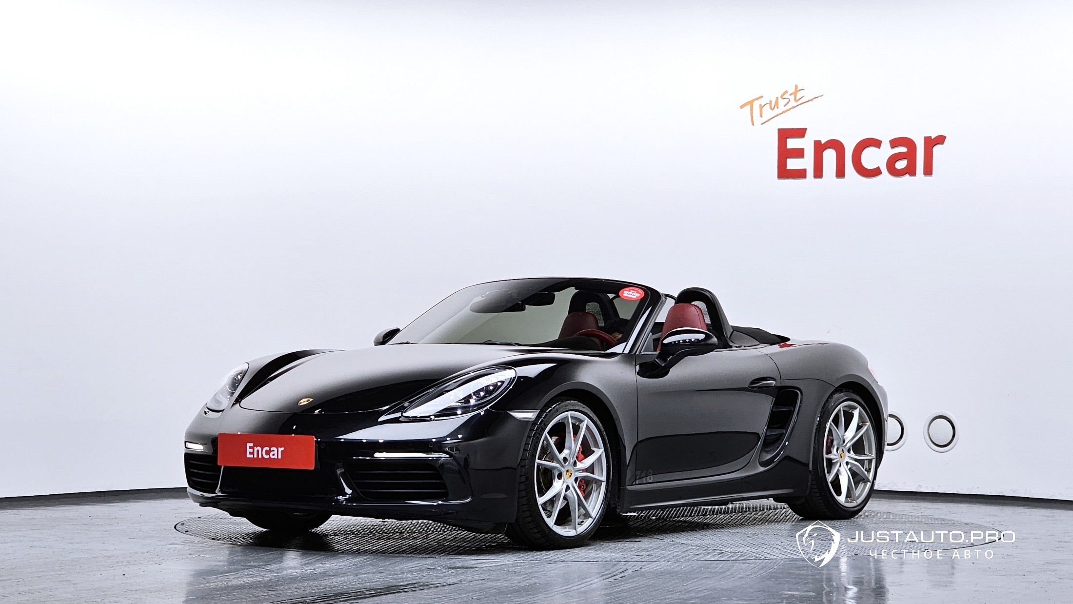 Автомобиль Porsche 718