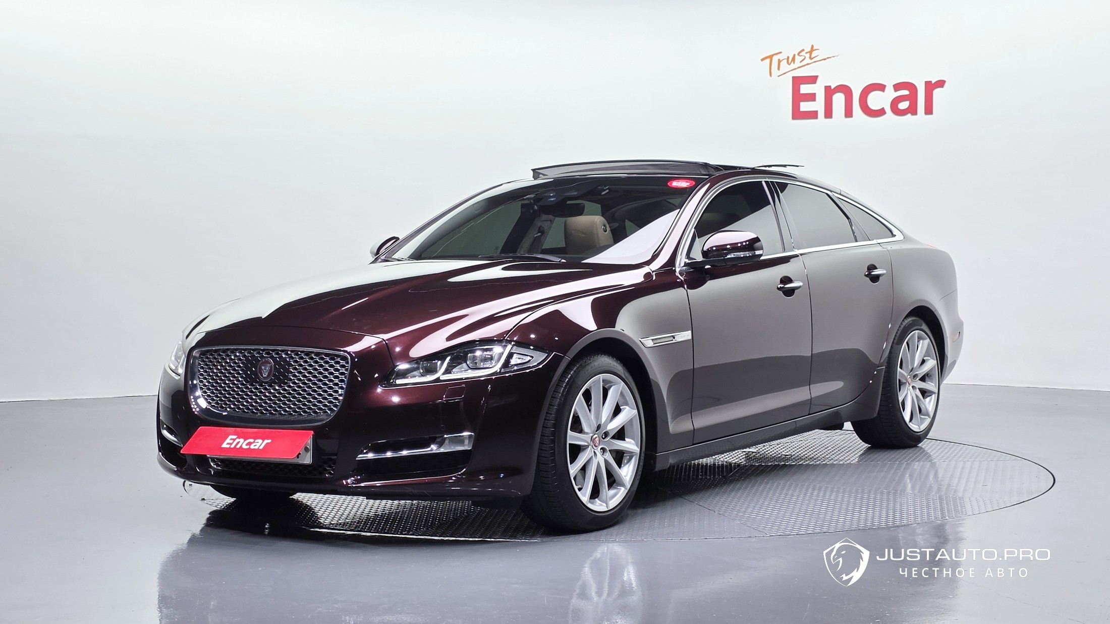 Автомобиль Jaguar XJ