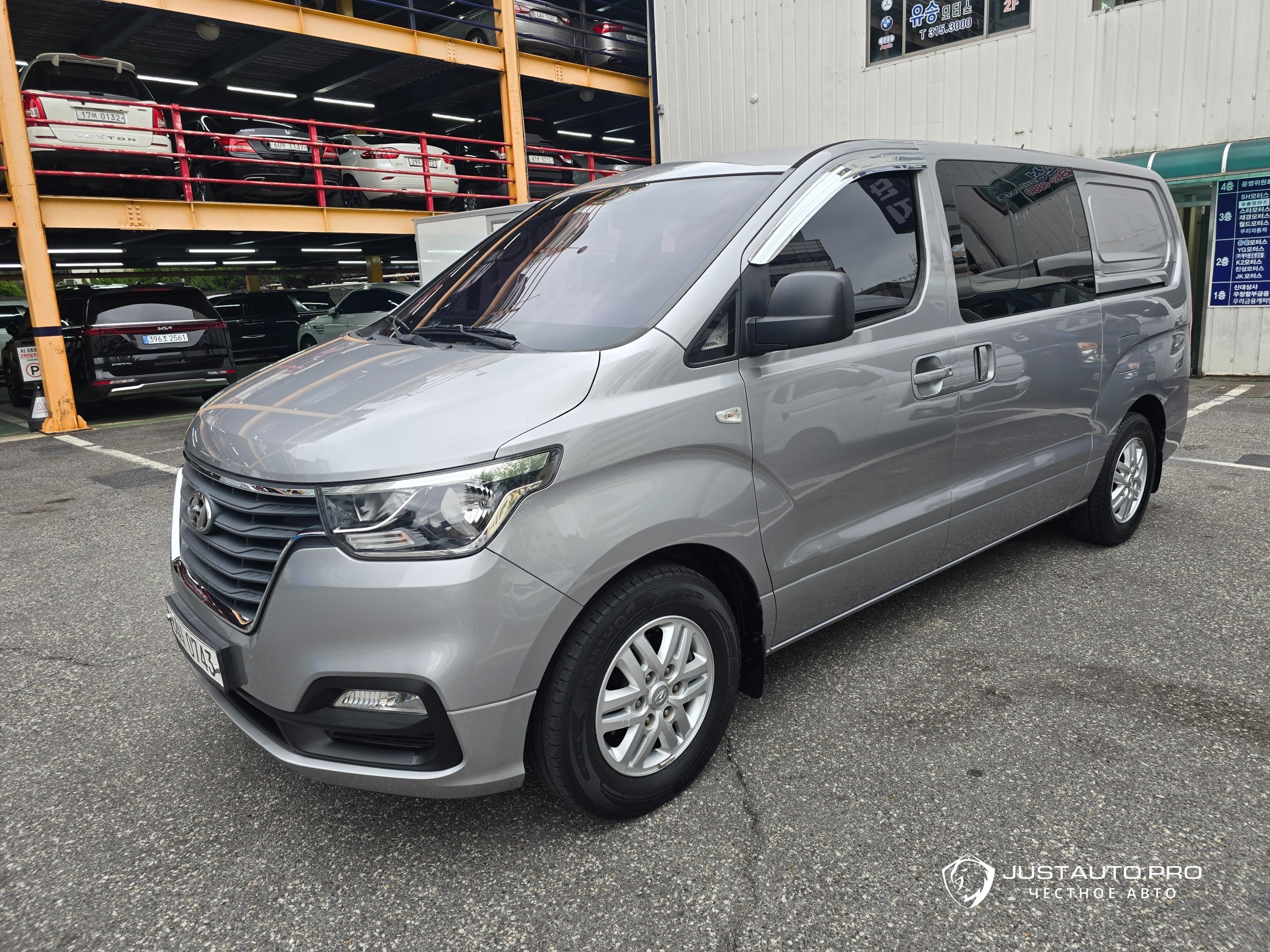 Автомобиль Hyundai Starex