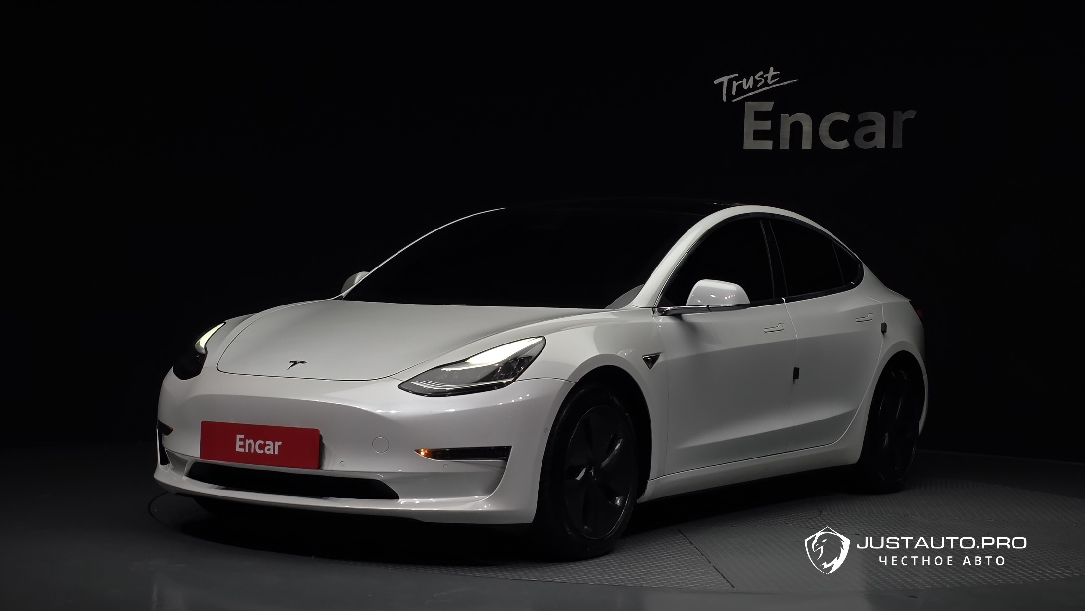 Автомобиль Tesla Model 3