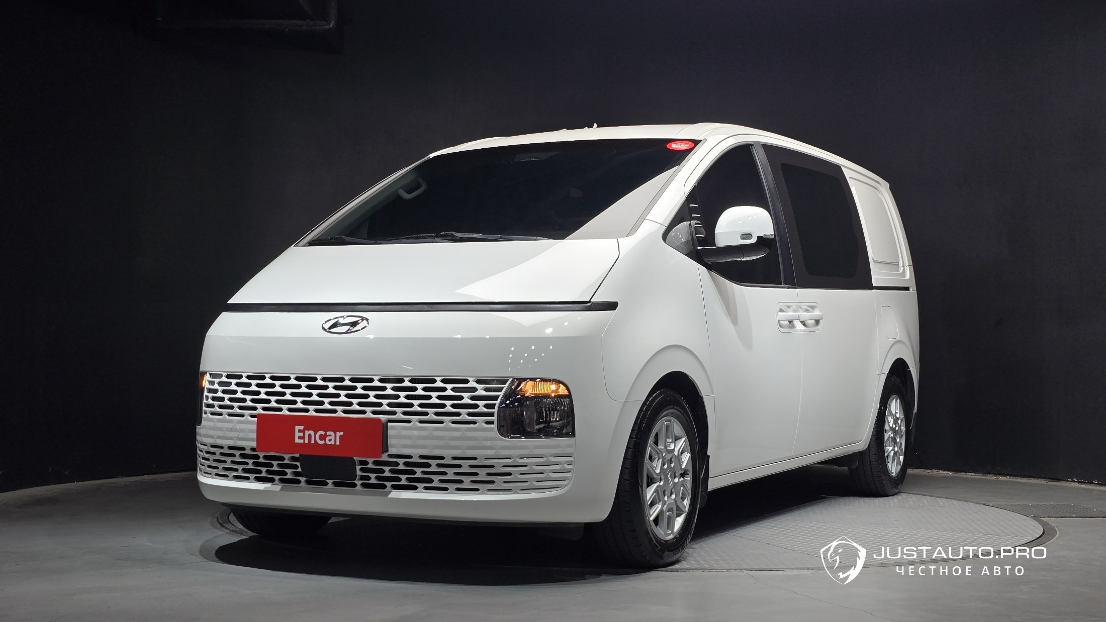 Автомобиль Hyundai Staria