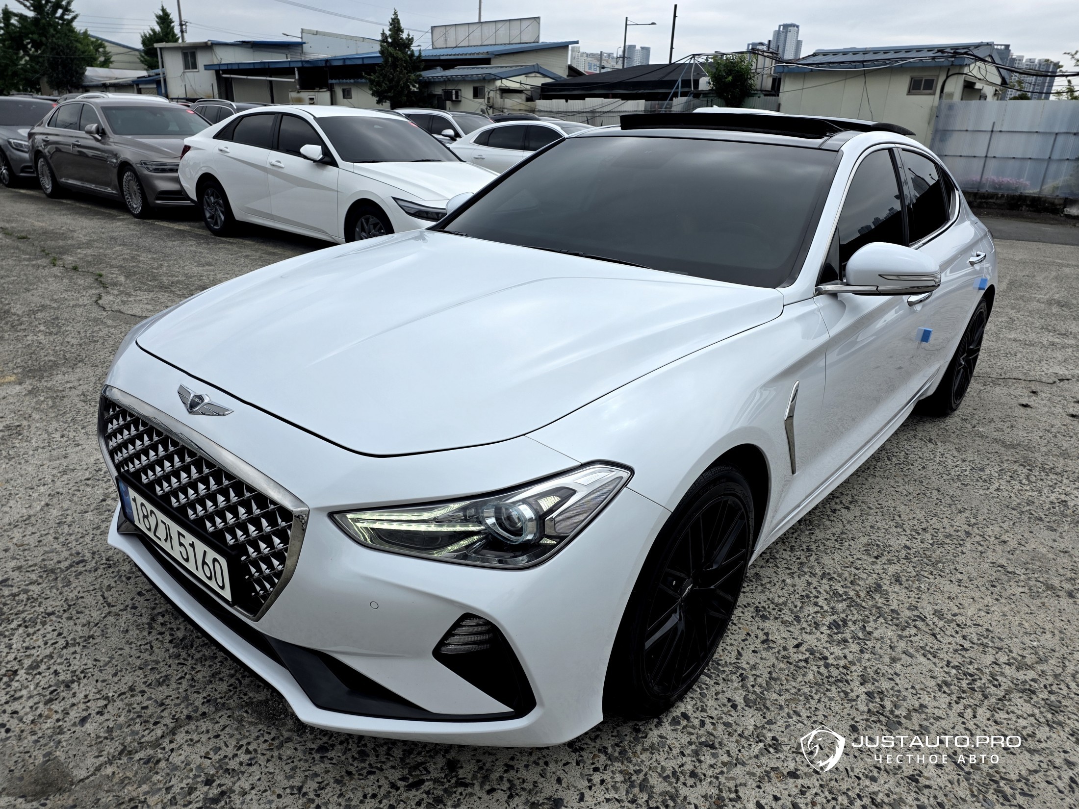 Автомобиль Genesis G70