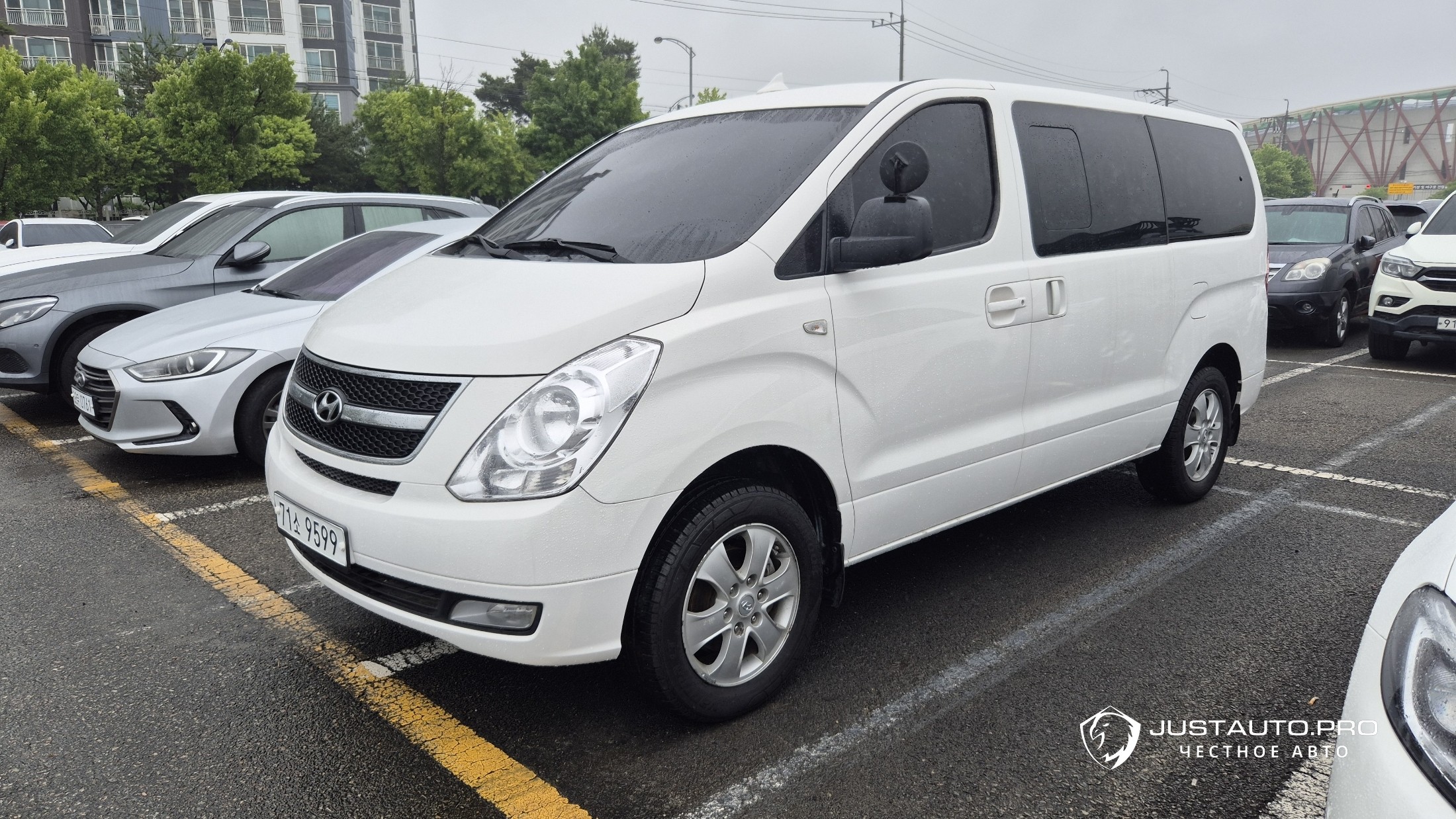 Автомобиль Hyundai Starex