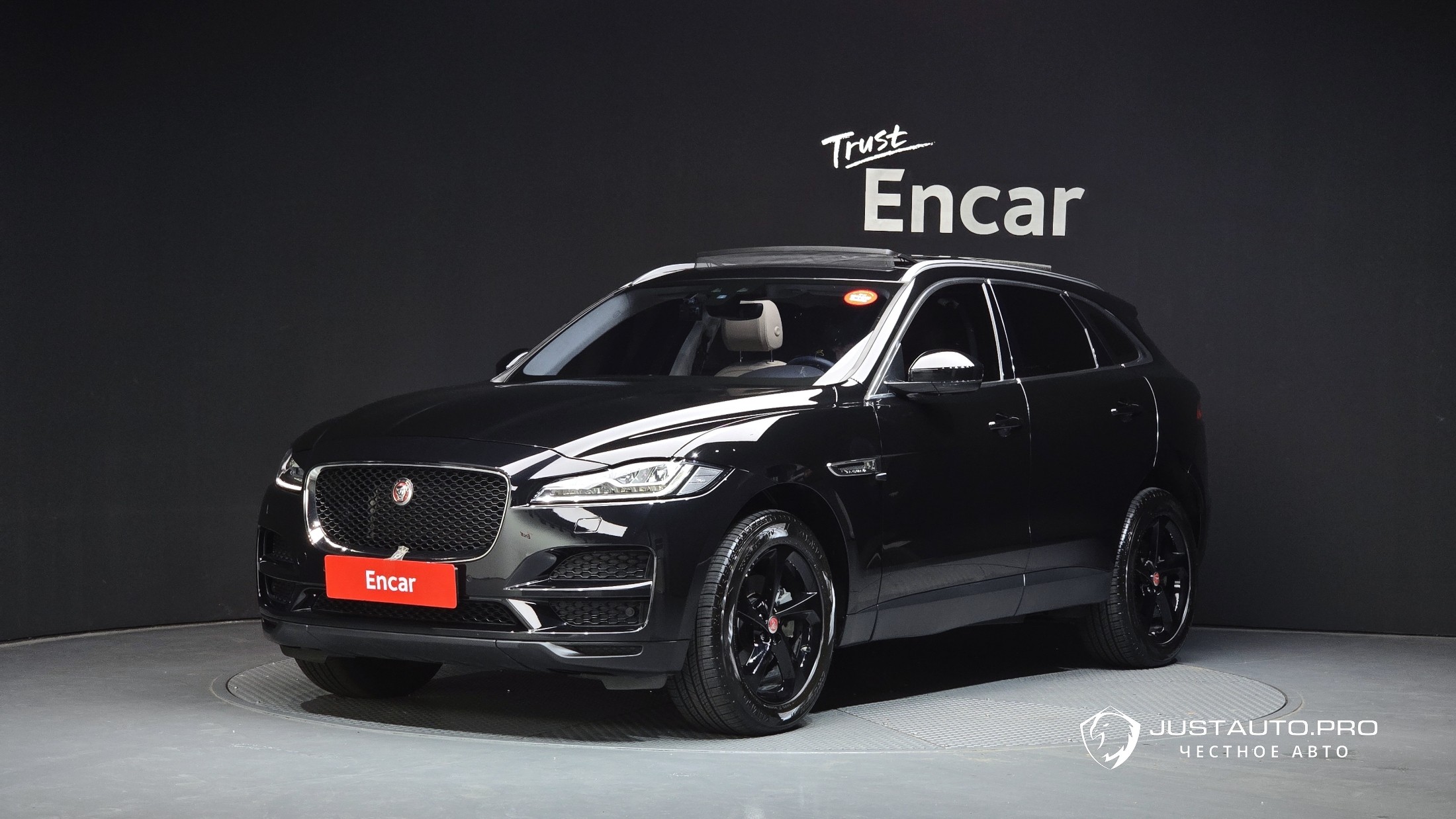 Автомобиль Jaguar F-PACE