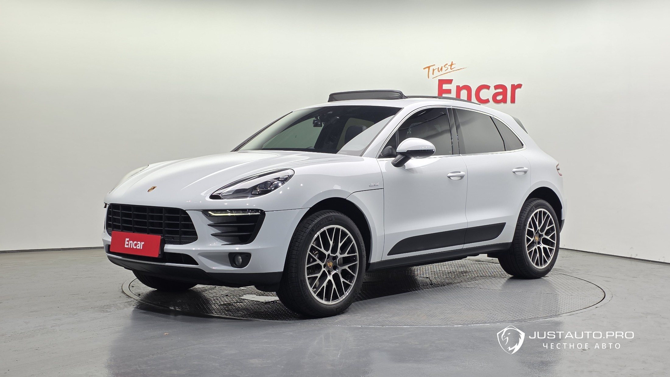 Автомобиль Porsche Macan