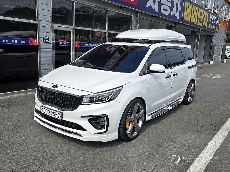 Автомобиль Kia Canival