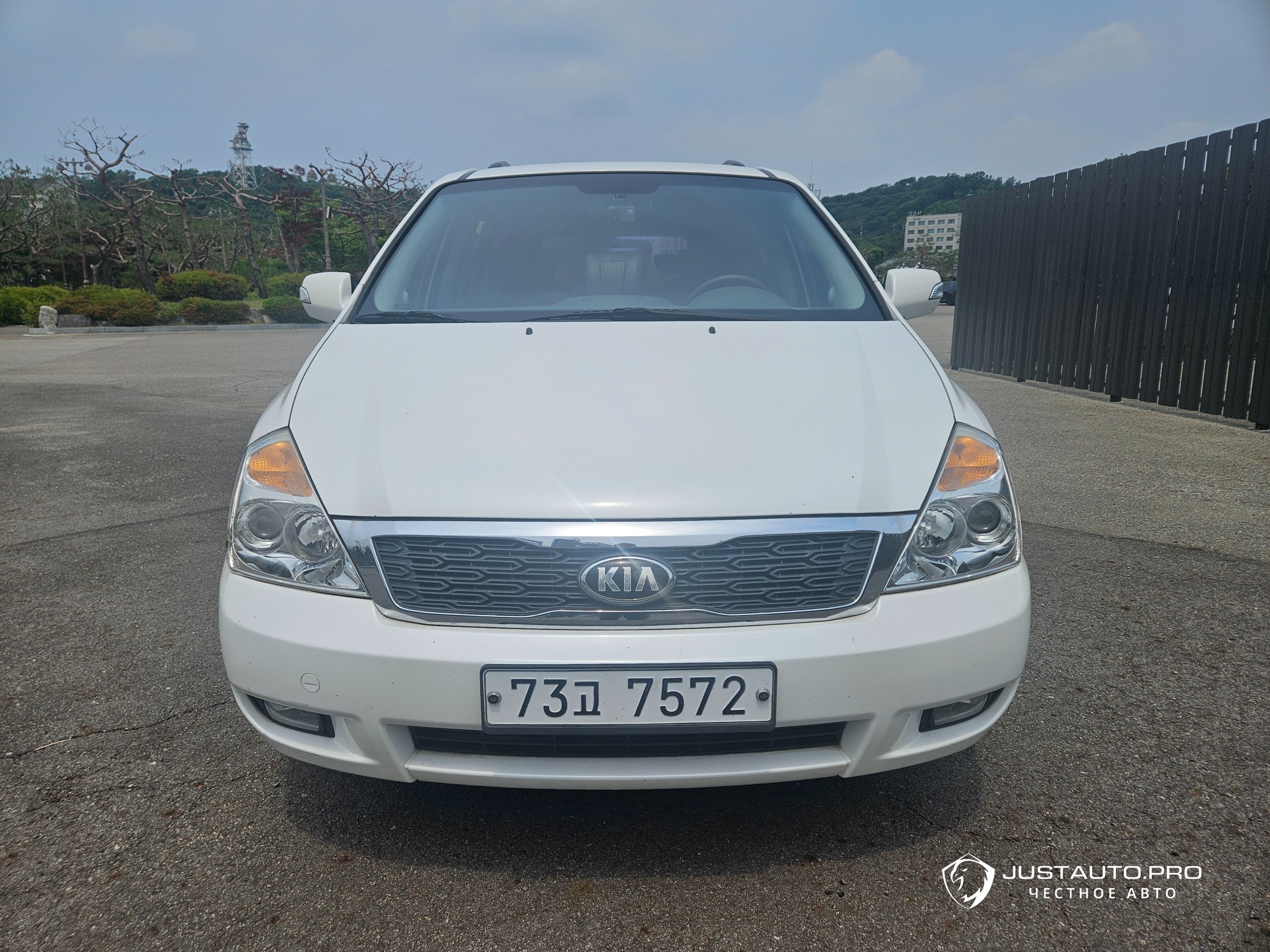 Автомобиль Kia Canival