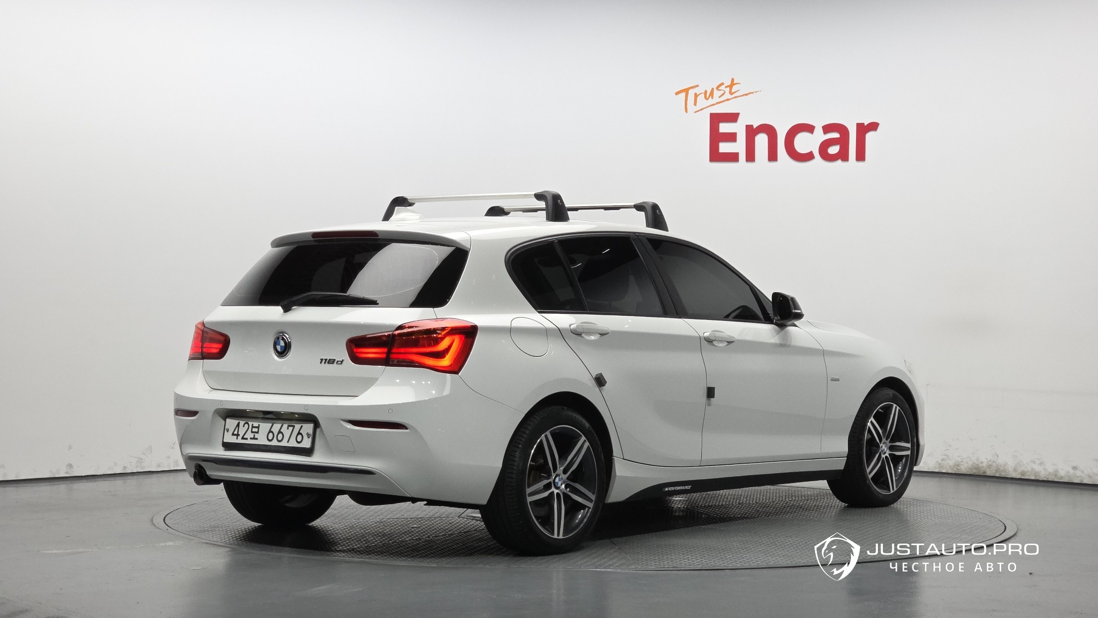 Автомобиль BMW 1-Series