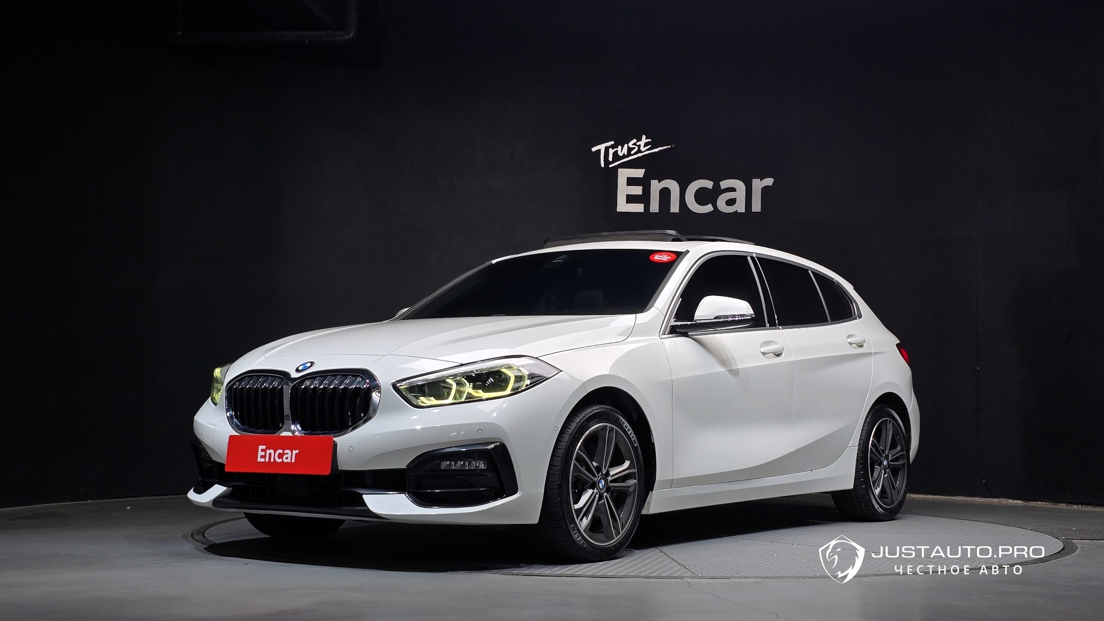 Автомобиль BMW 1-Series