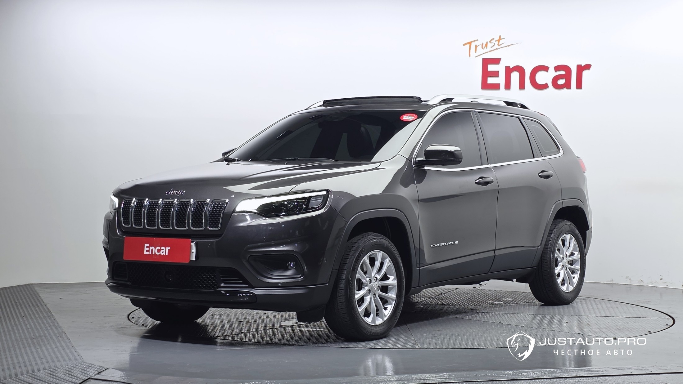 Автомобиль Jeep Cherokee