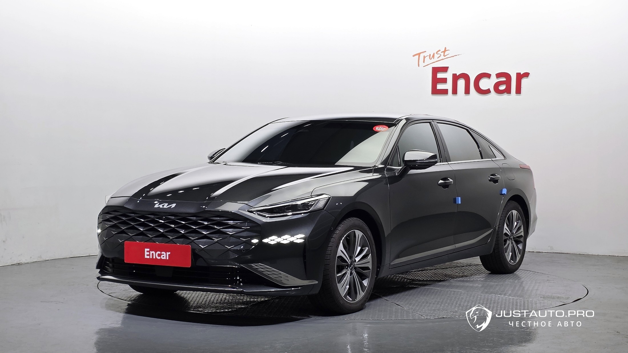 Автомобиль Kia K8