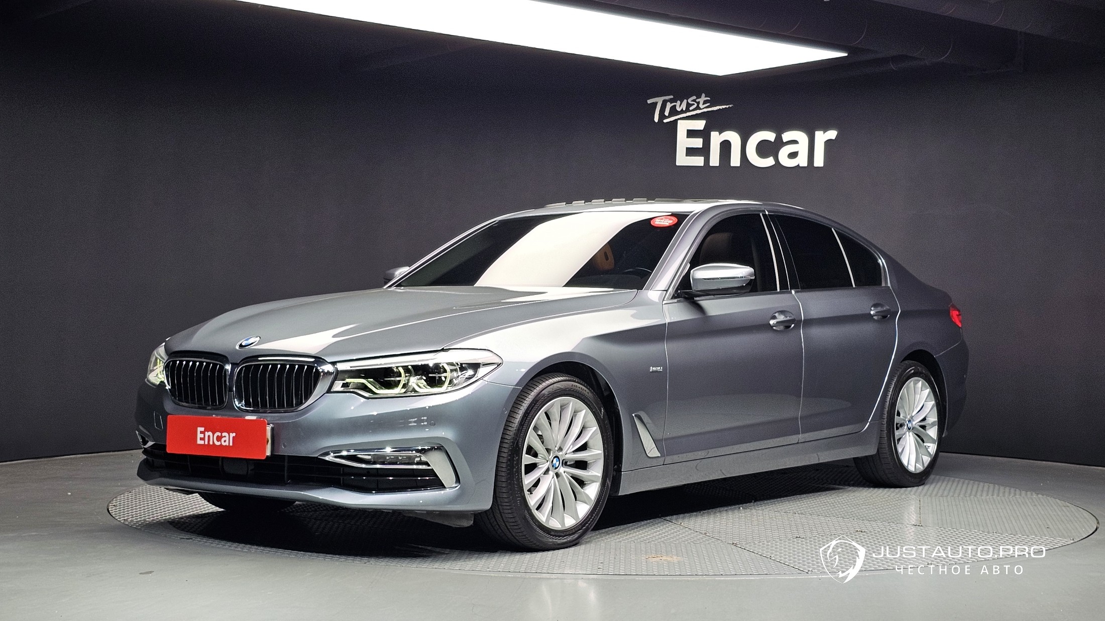 Автомобиль BMW 5-Series