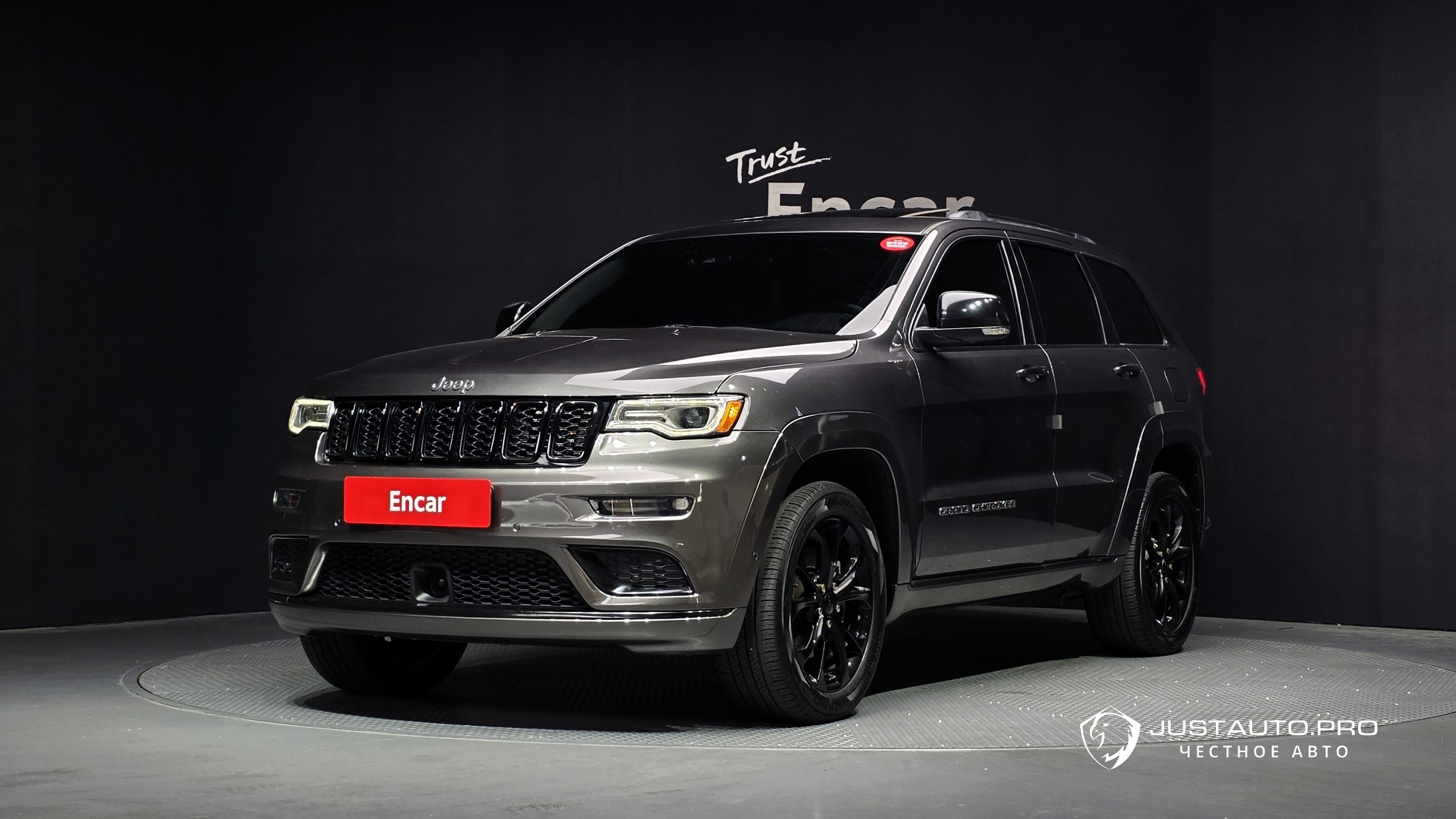 Автомобиль Jeep Cherokee