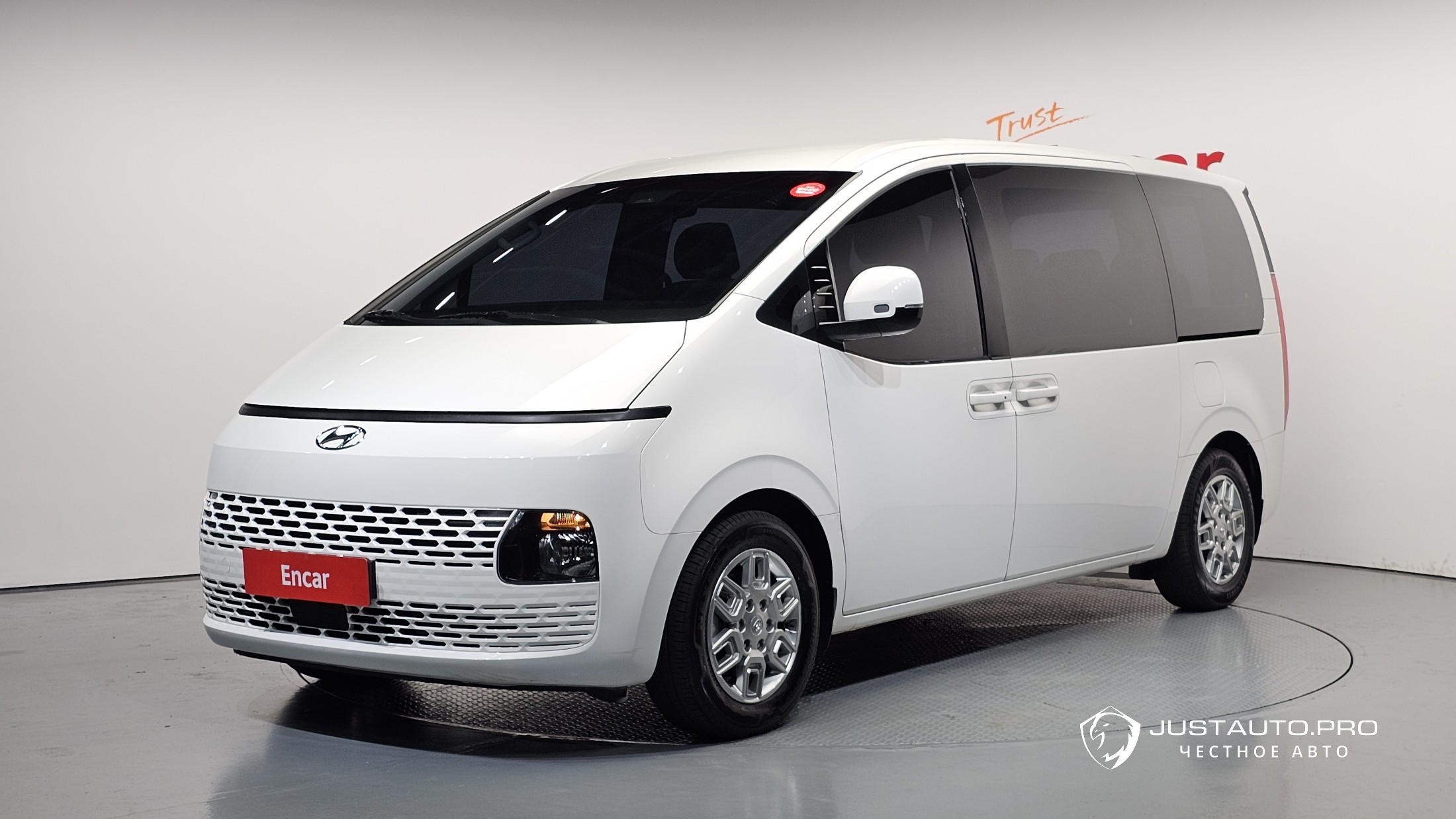 Автомобиль Hyundai Staria