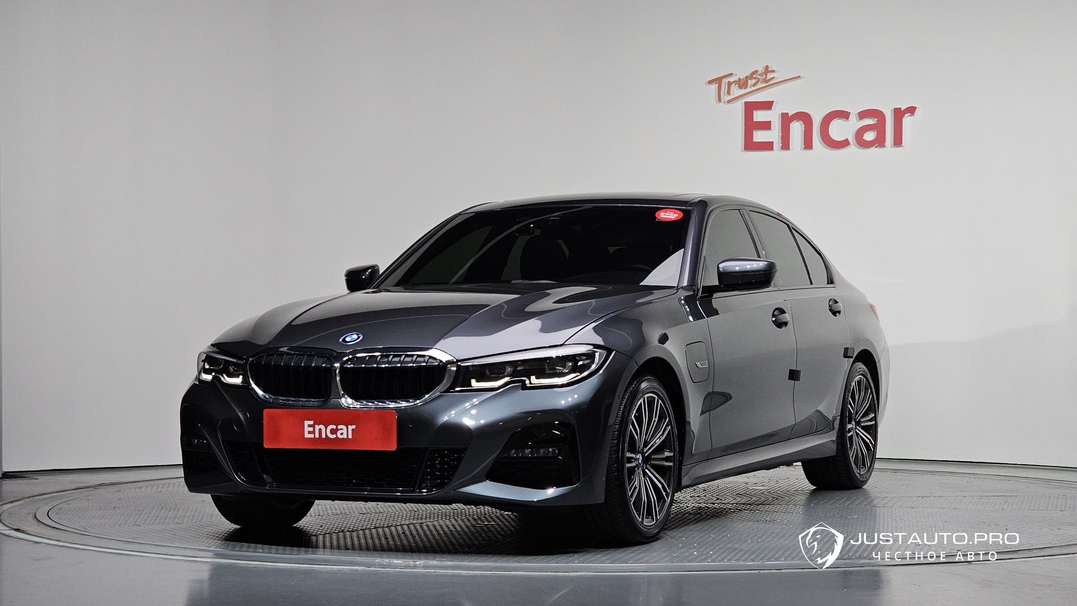 Автомобиль BMW 3-Series