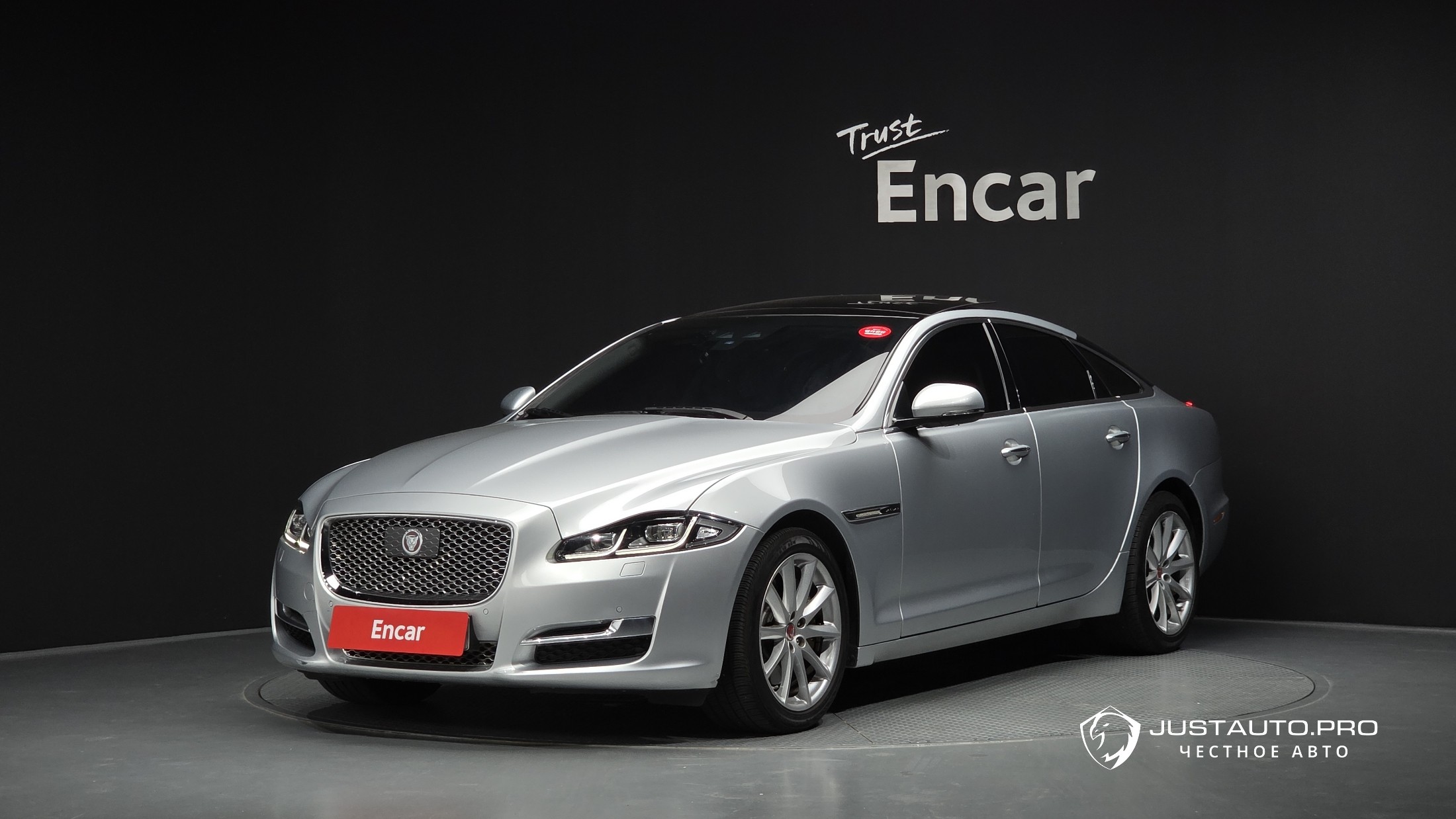 Автомобиль Jaguar XJ