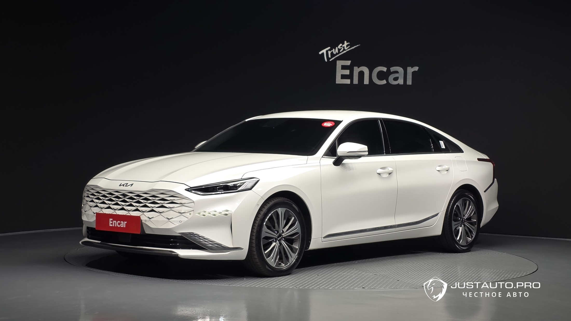 Автомобиль Kia K8