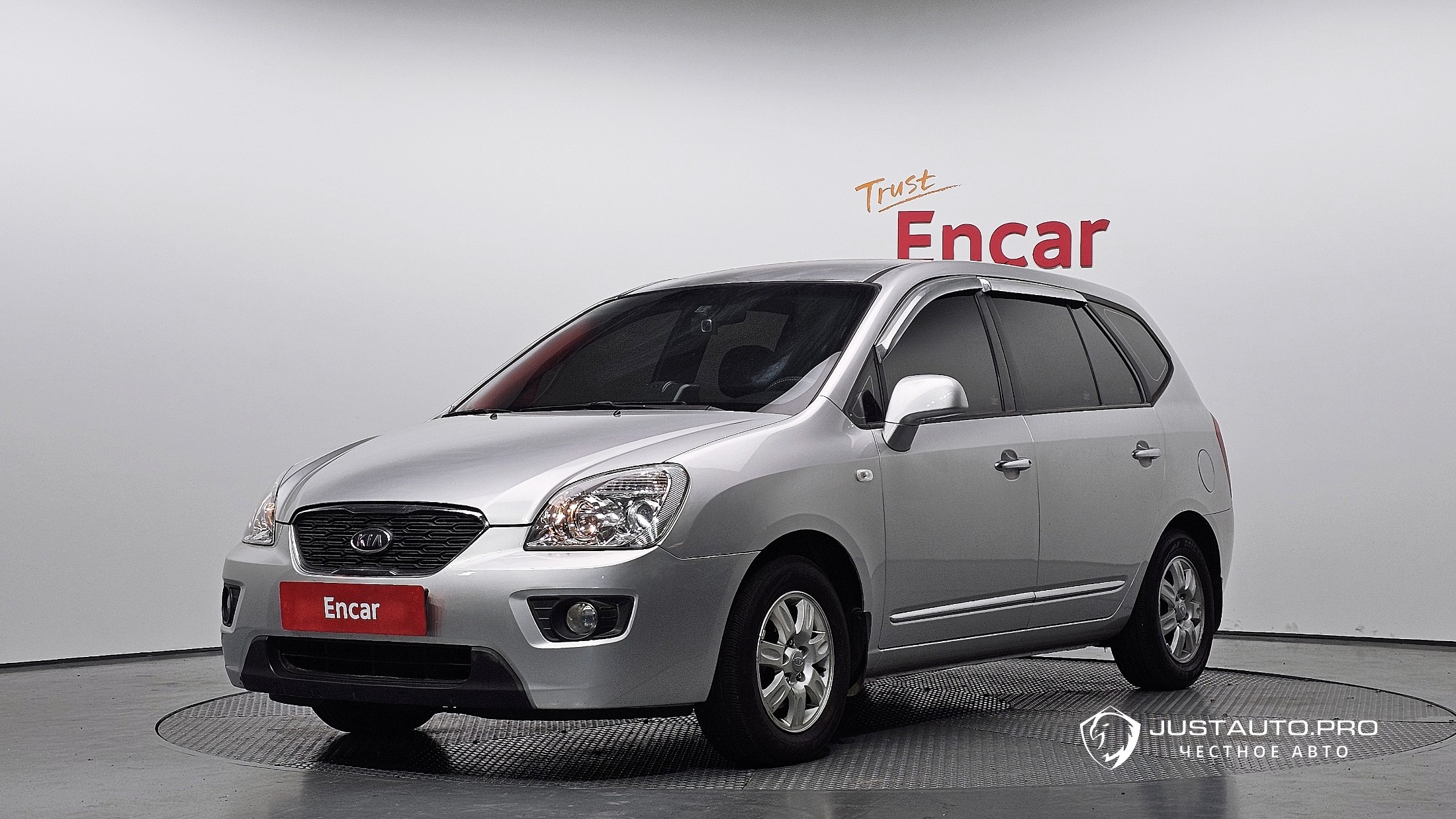Автомобиль Kia Carens