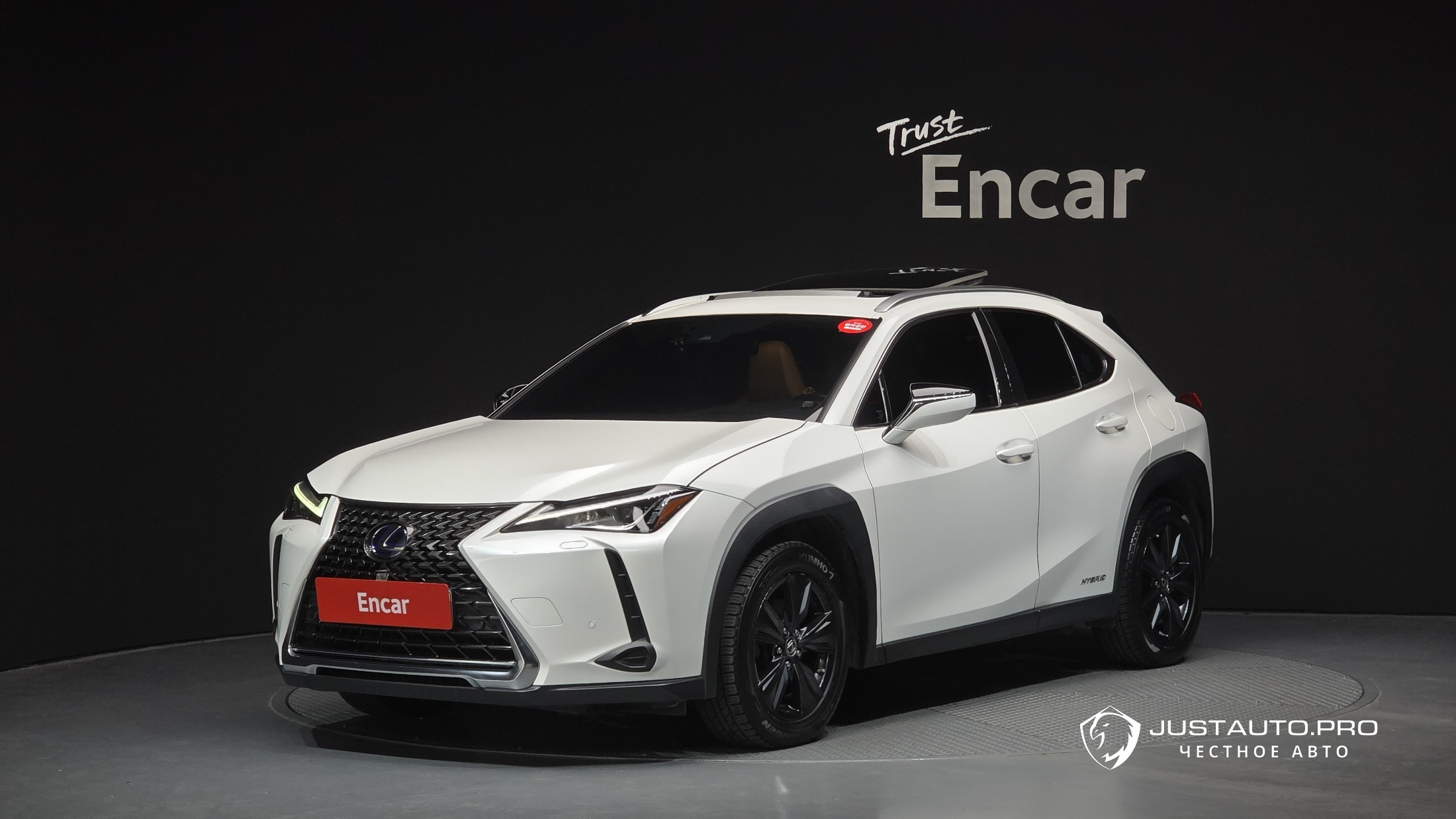 Автомобиль Lexus UX