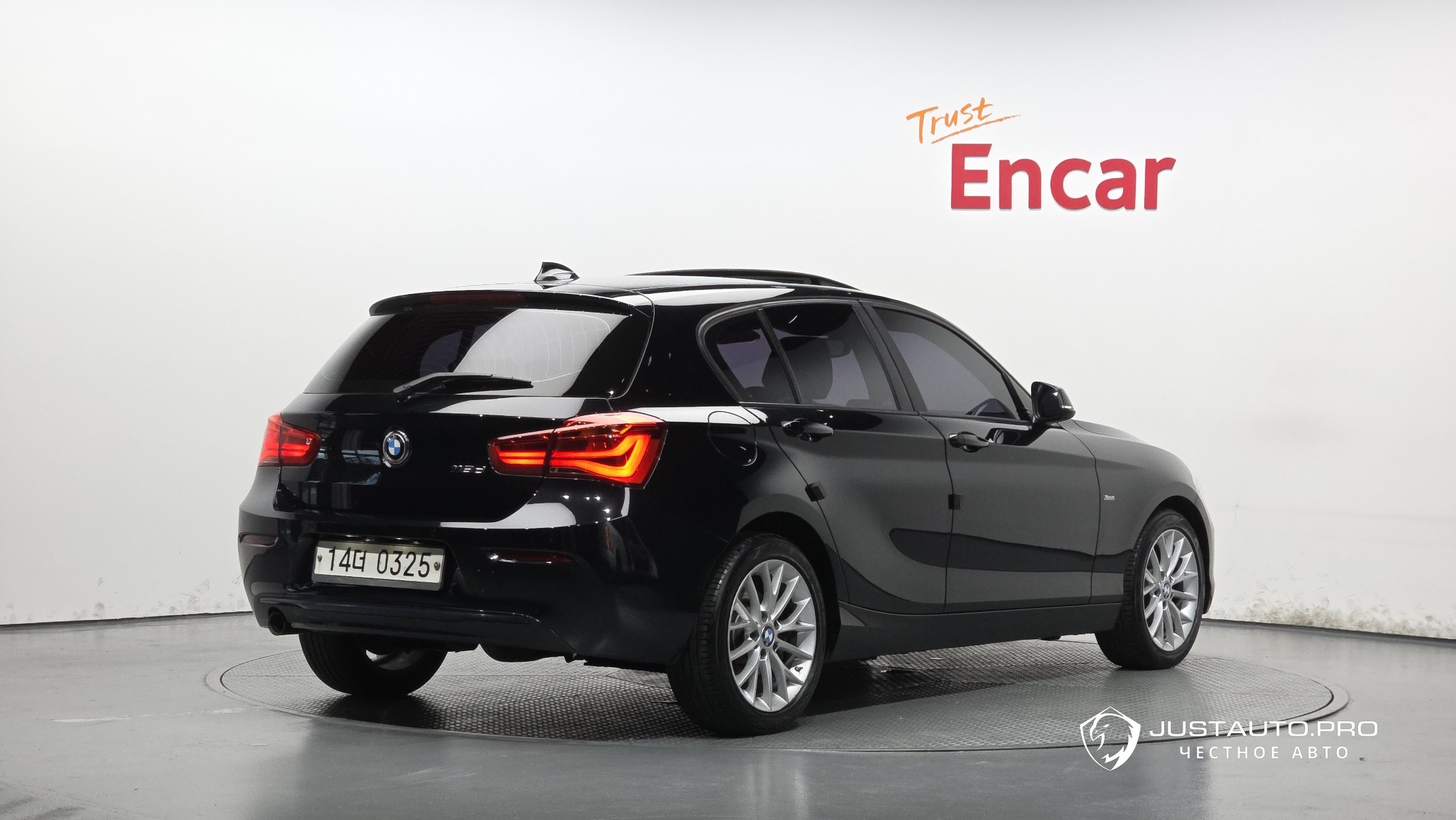 Автомобиль BMW 1-Series