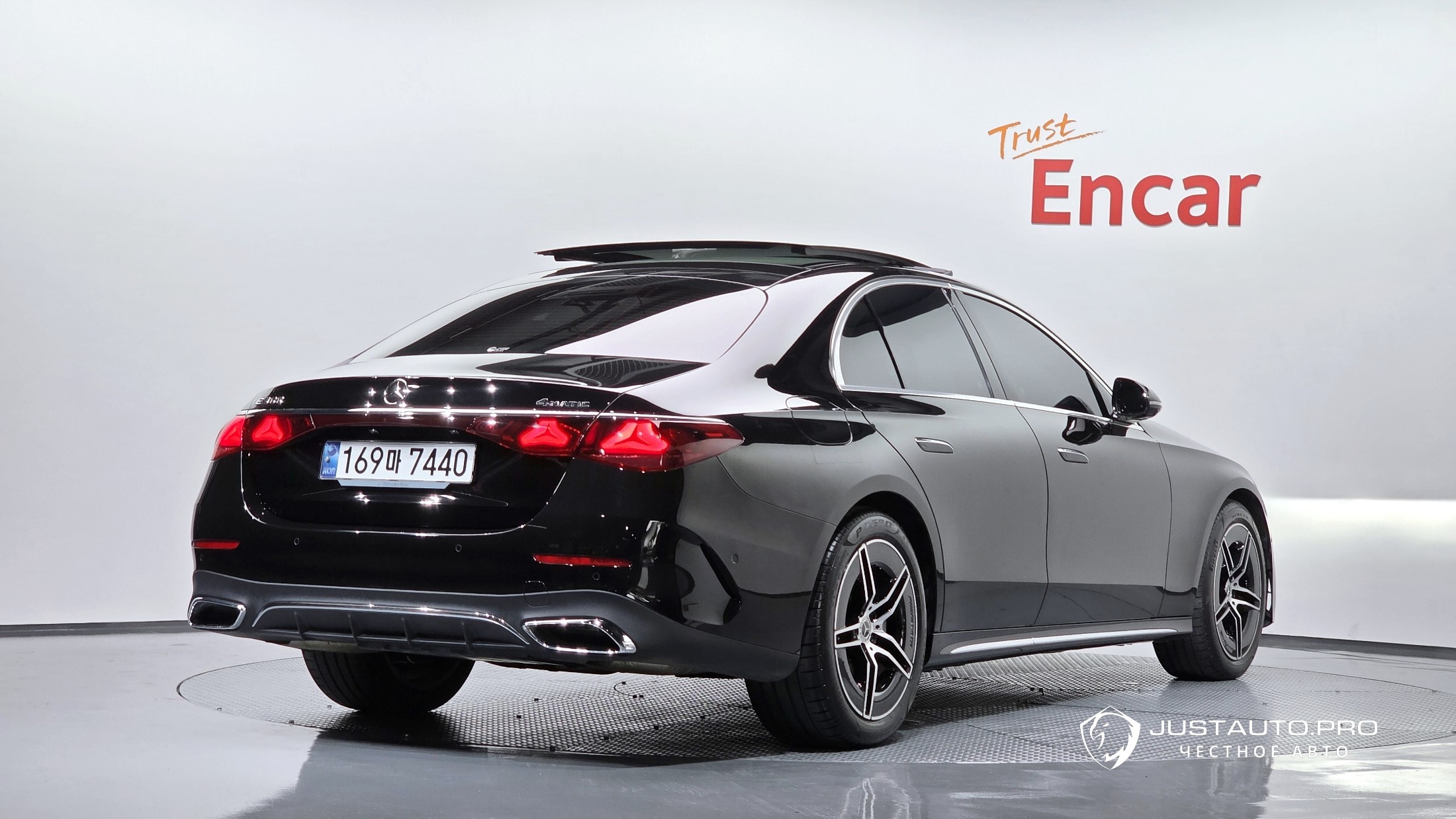 Автомобиль Mercedes-Benz E-Class