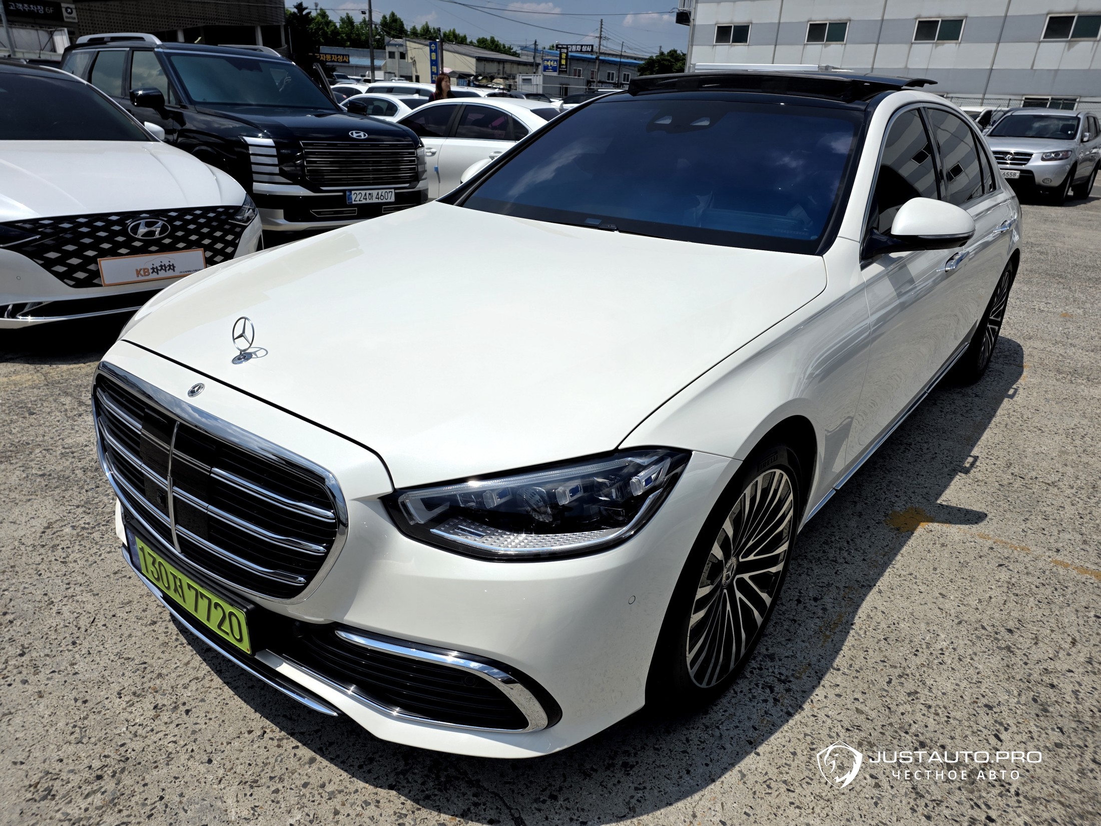 Автомобиль Mercedes-Benz S-Class