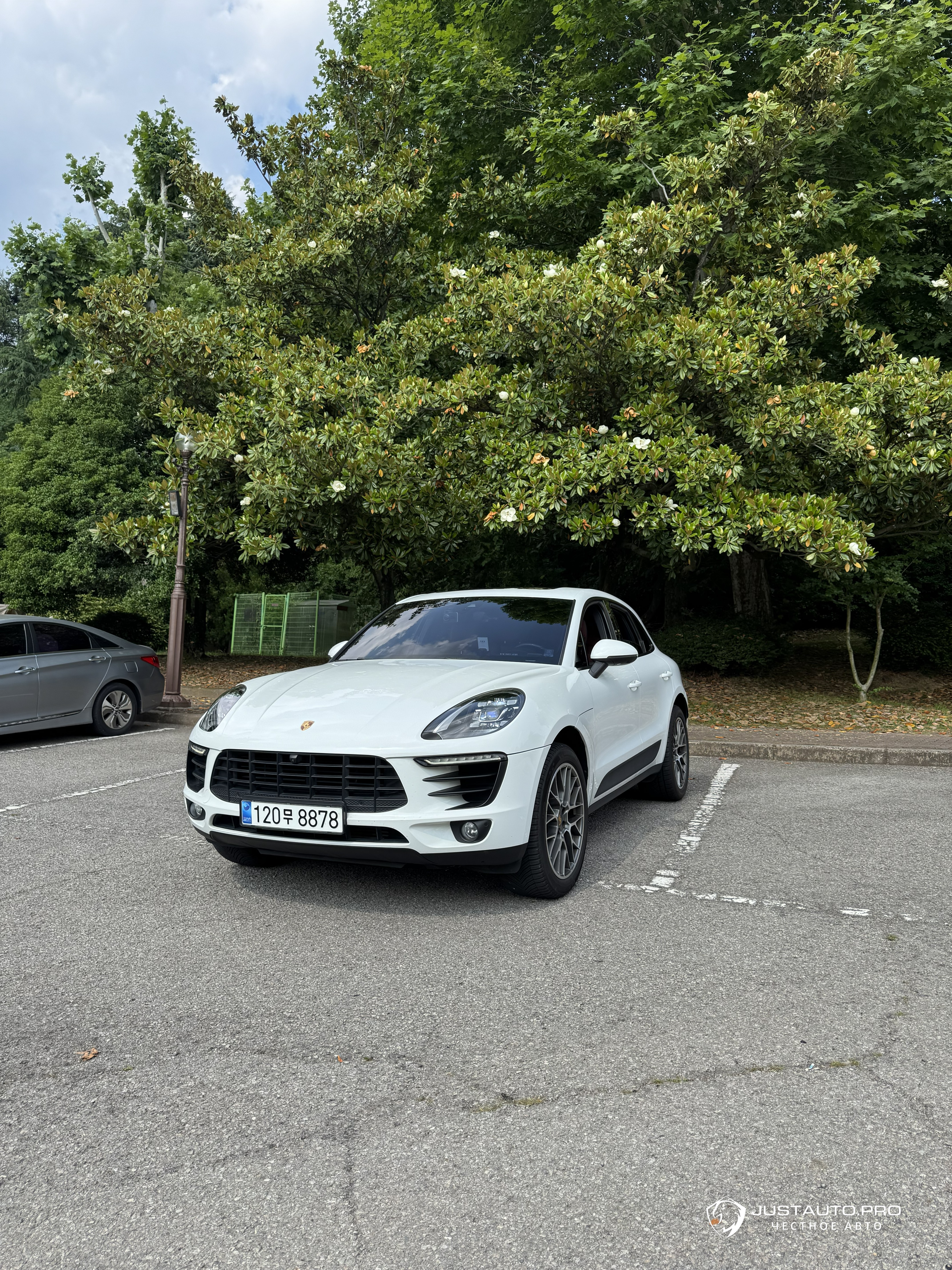 Автомобиль Porsche Macan