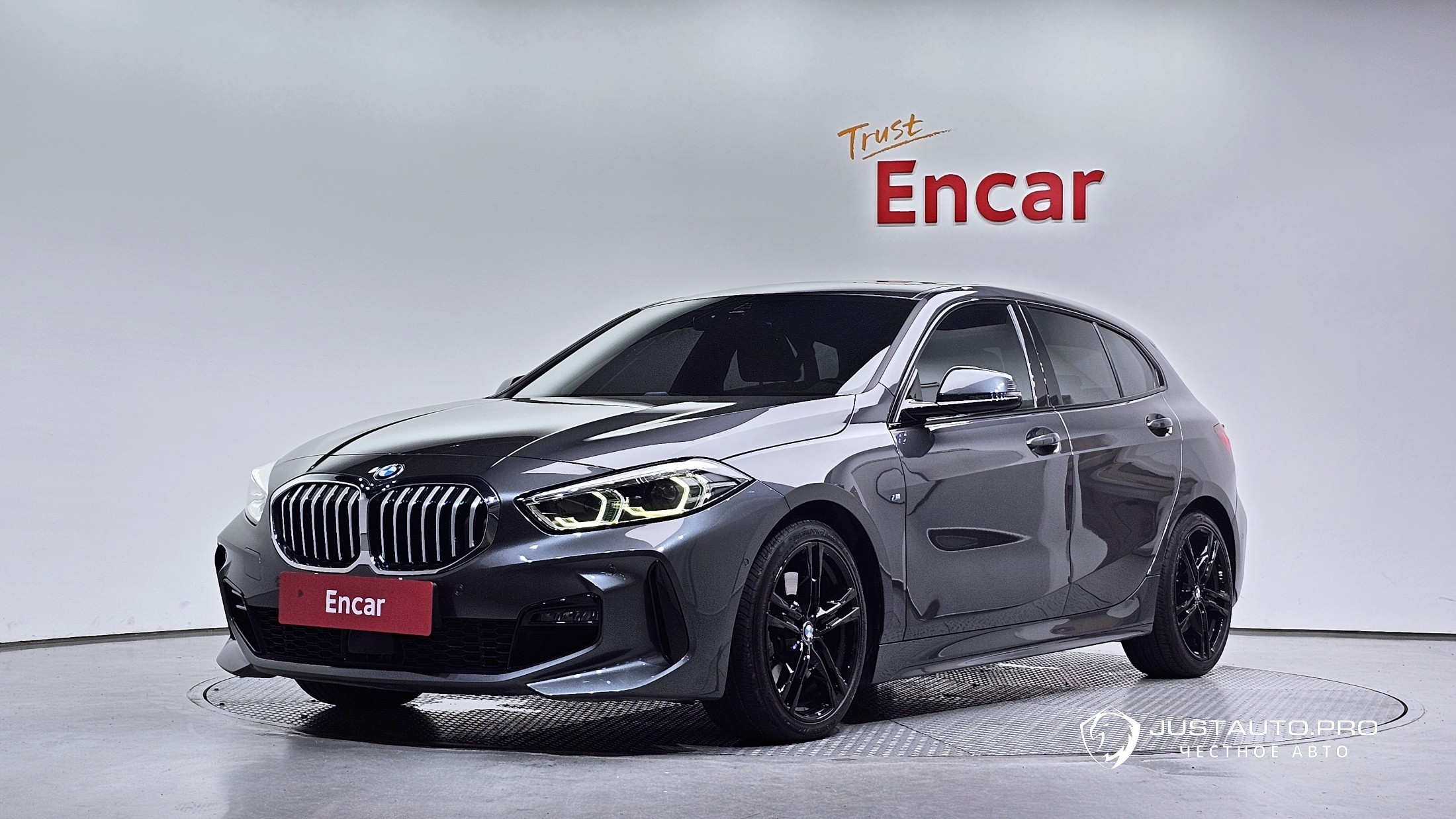 Автомобиль BMW 1-Series