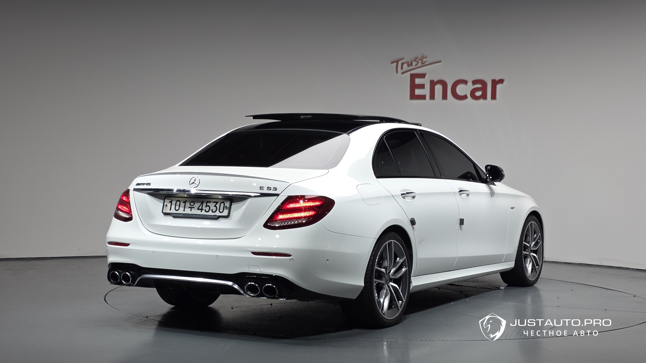 Автомобиль Mercedes-Benz E-Class