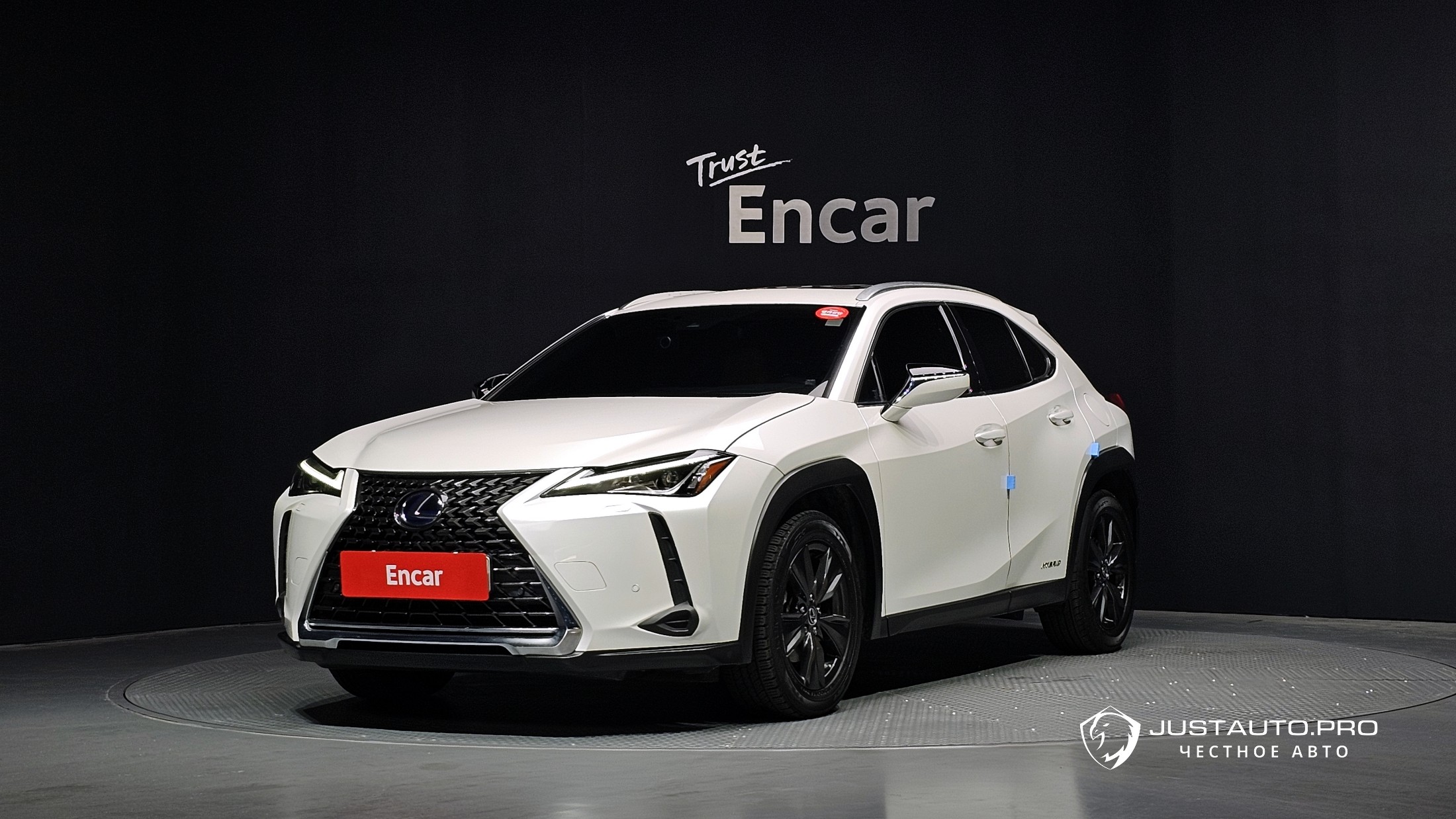 Автомобиль Lexus UX