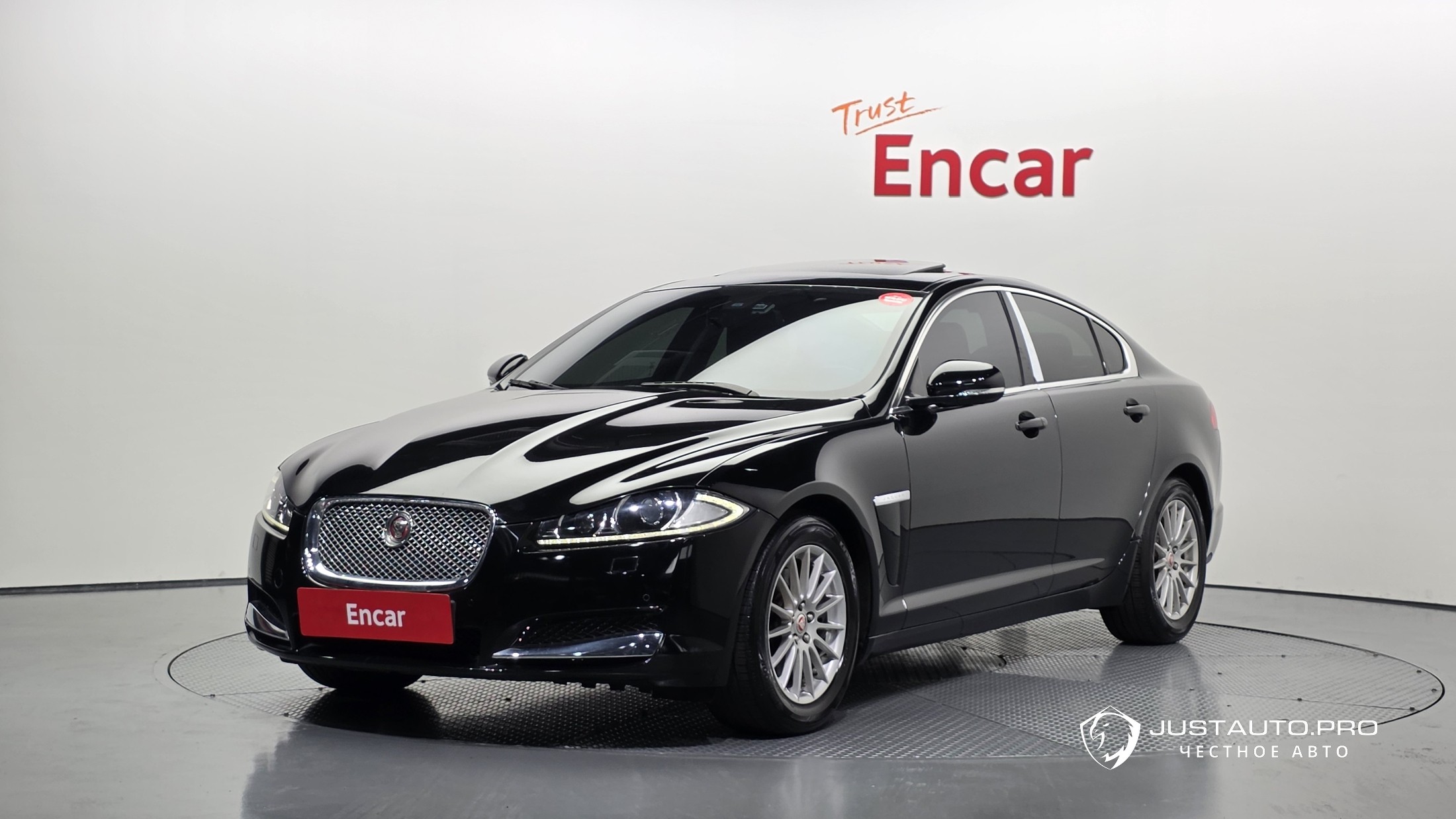 Автомобиль Jaguar XF