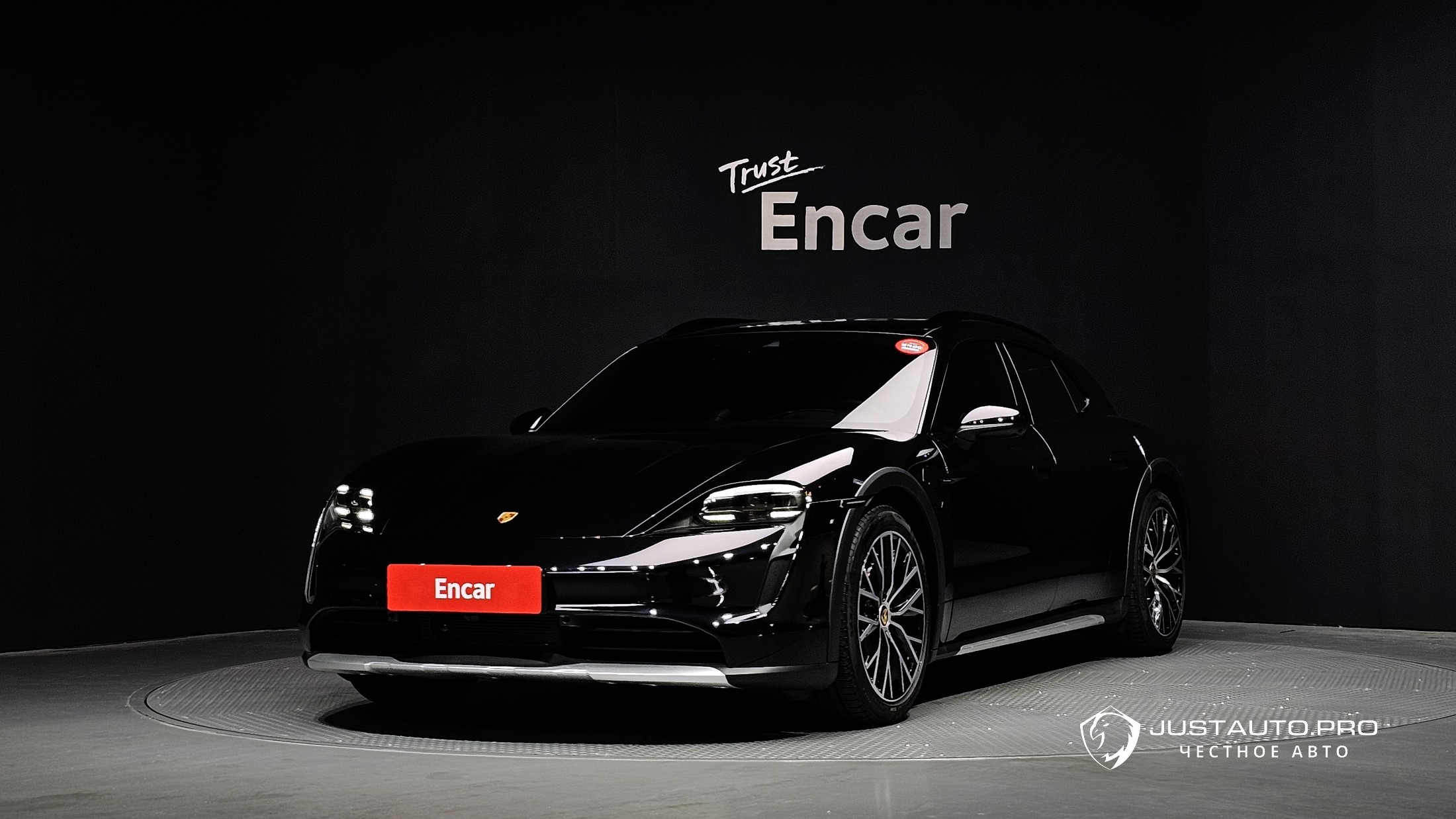 Автомобиль Porsche Taycan