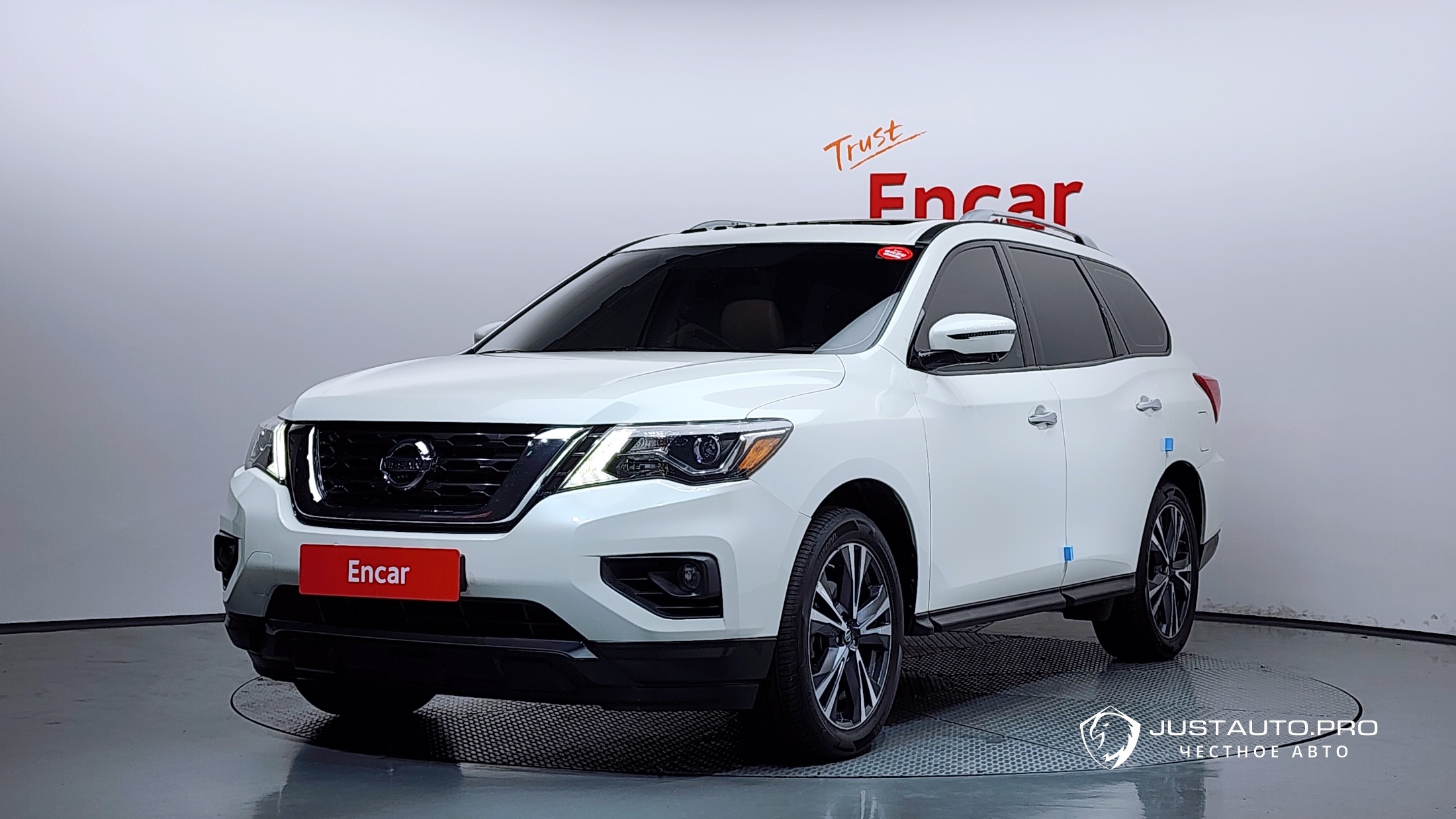 Автомобиль Nissan Pathfinder