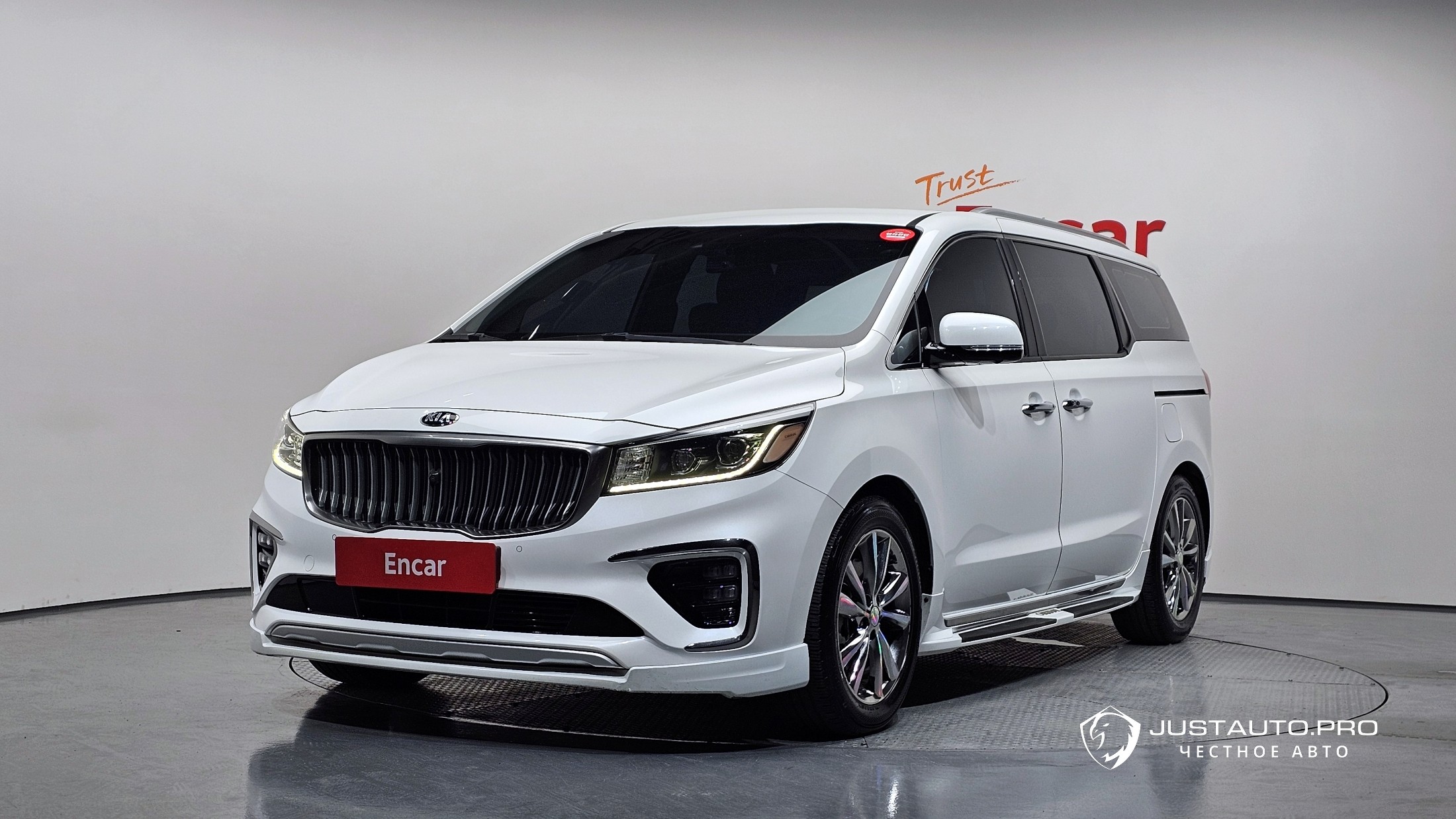 Автомобиль Kia Canival