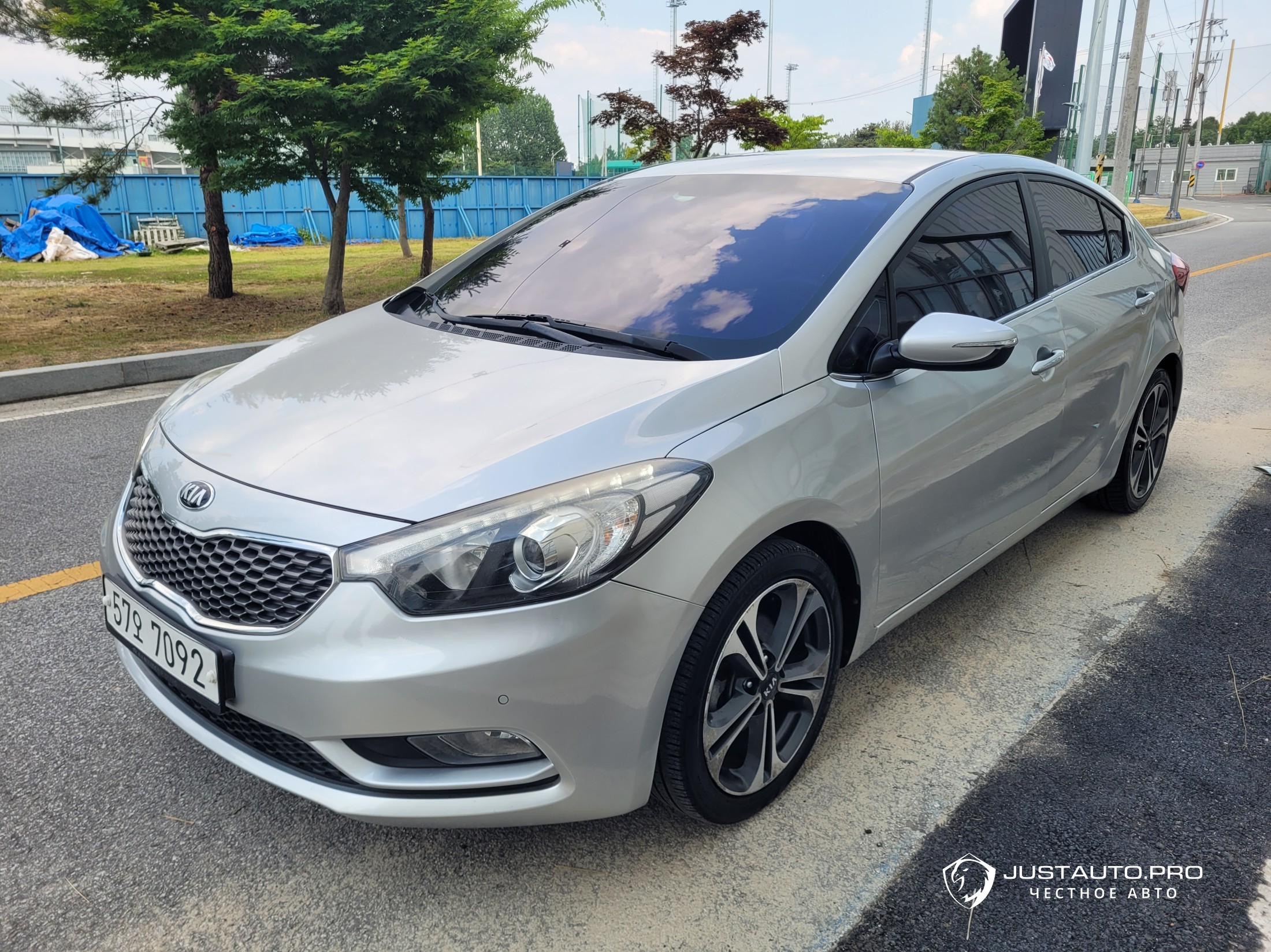 Автомобиль Kia K3