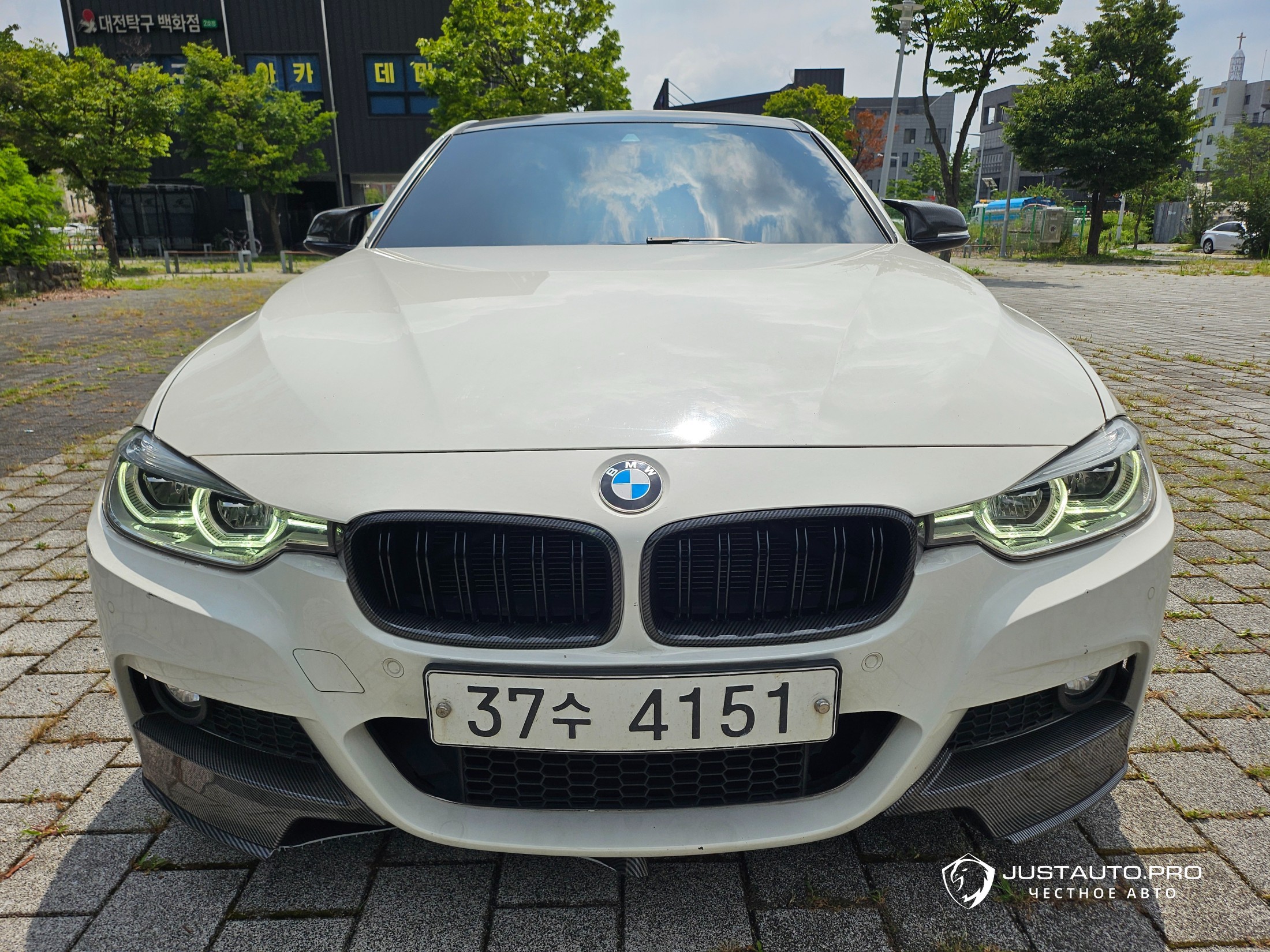 Автомобиль BMW 3-Series
