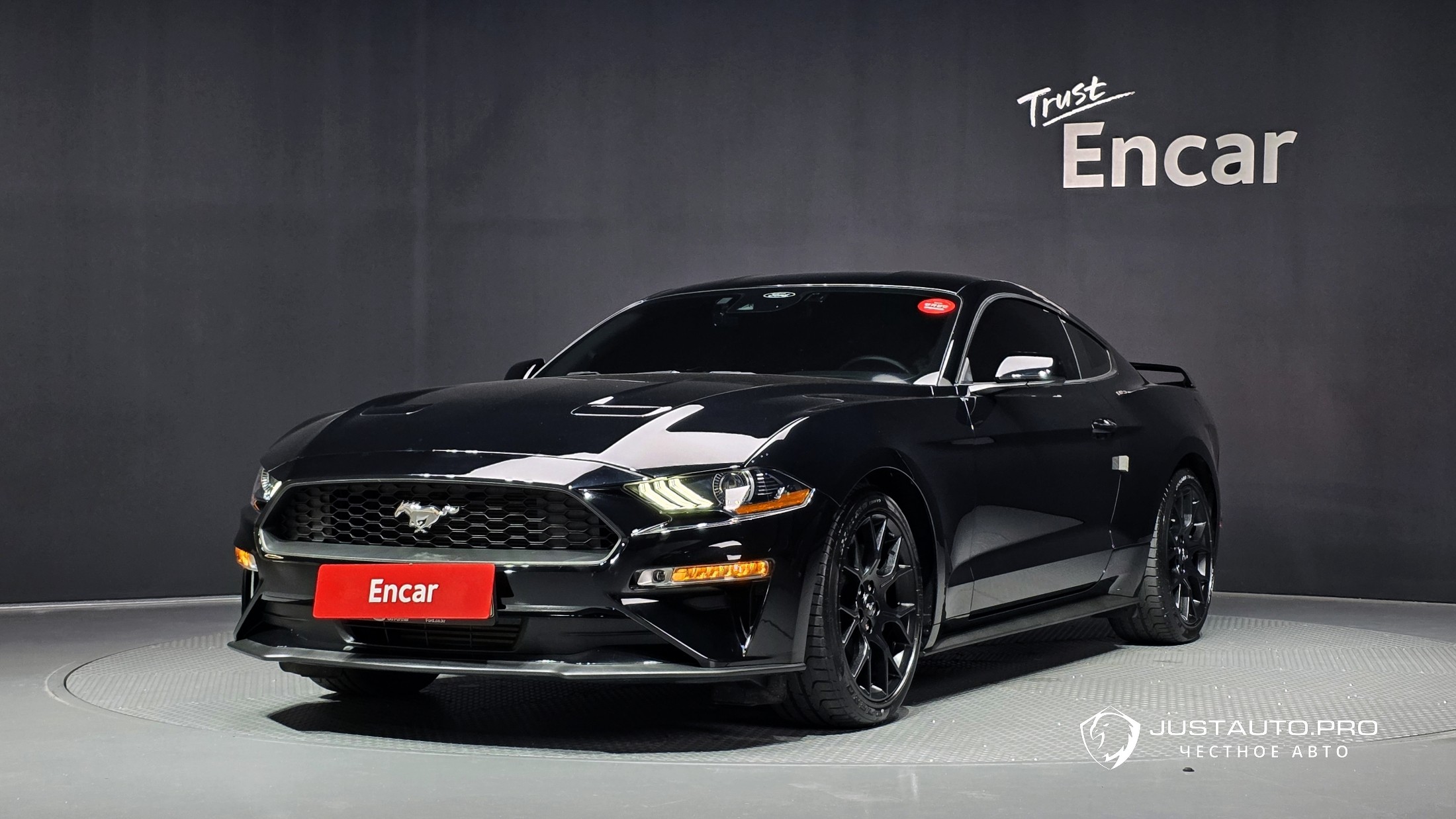 Автомобиль Ford Mustang