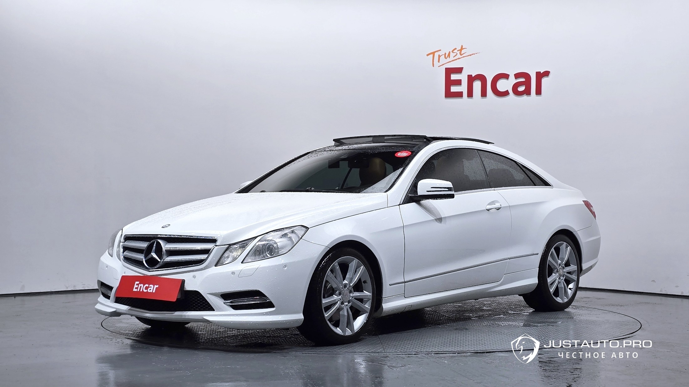 Автомобиль Mercedes-Benz E-Class