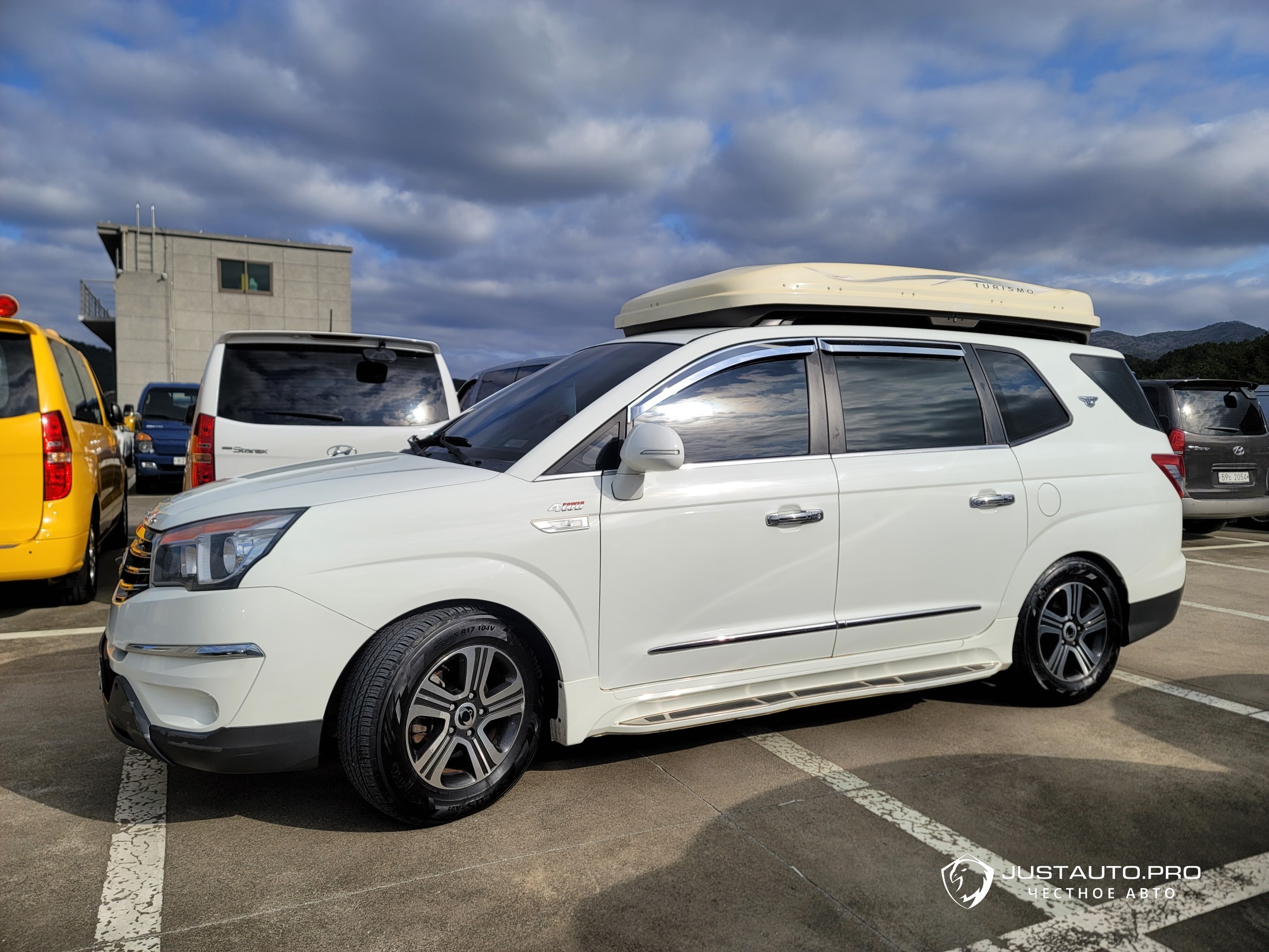 Автомобиль KG_Mobility_Ssangyong KORANDO