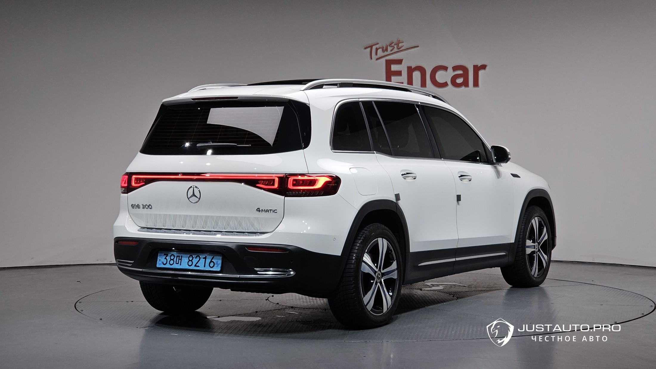 Автомобиль Mercedes-Benz EQB