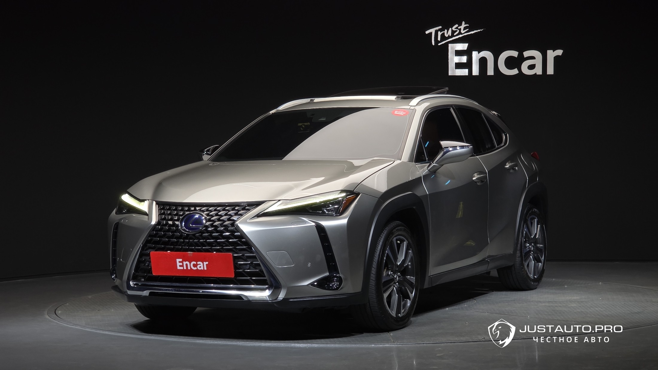 Автомобиль Lexus UX