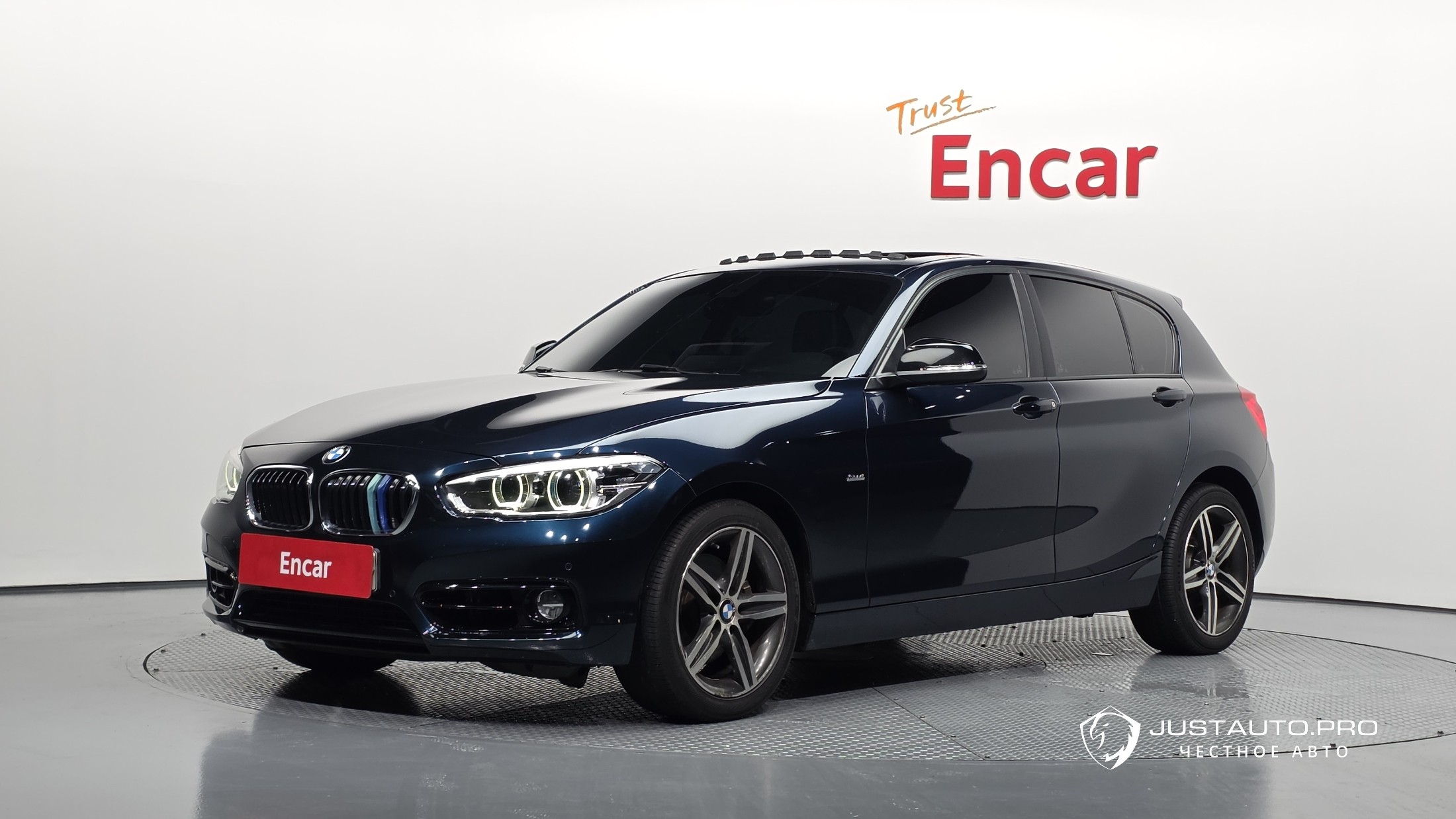 Автомобиль BMW 1-Series