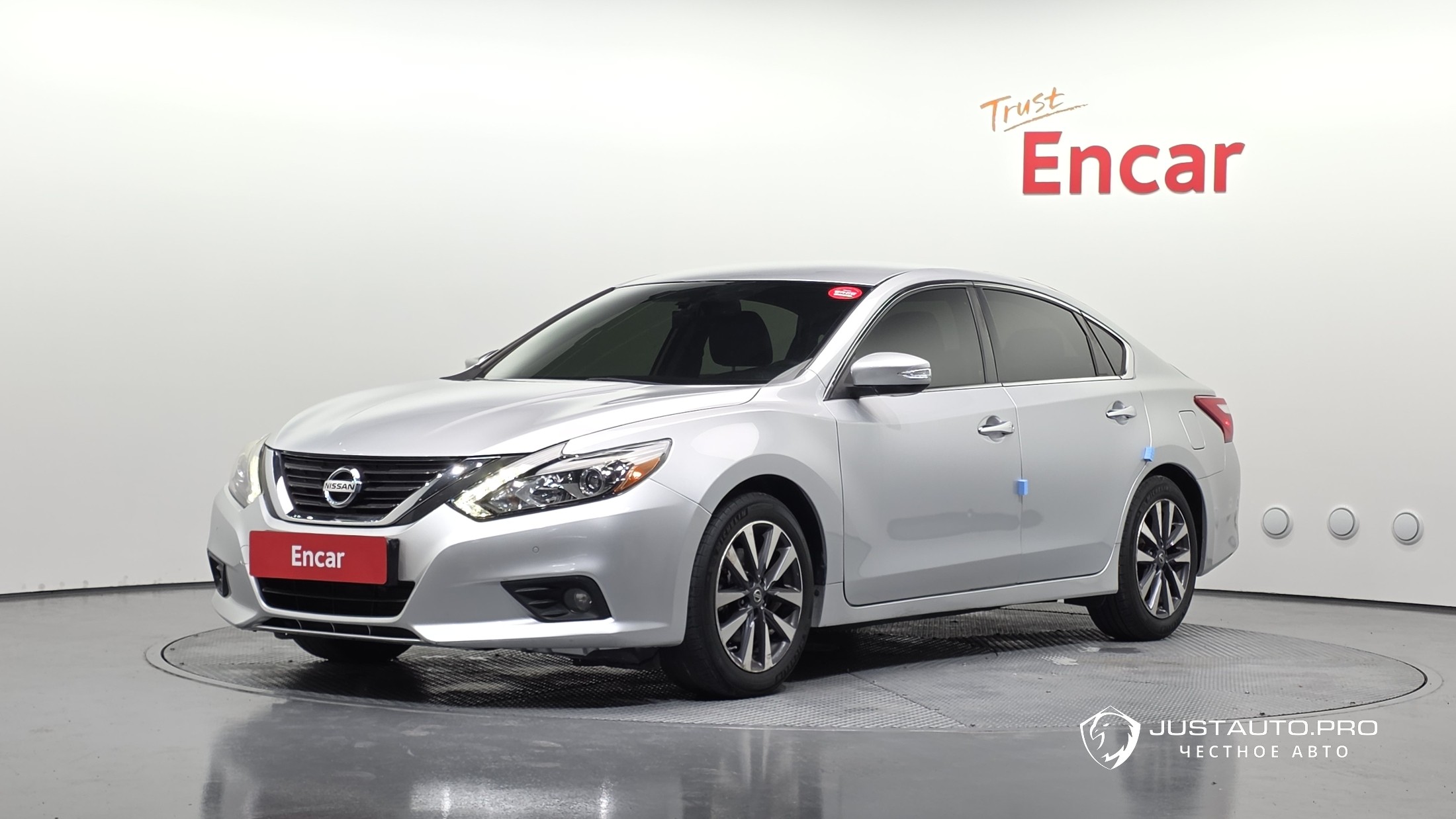Автомобиль Nissan Altima