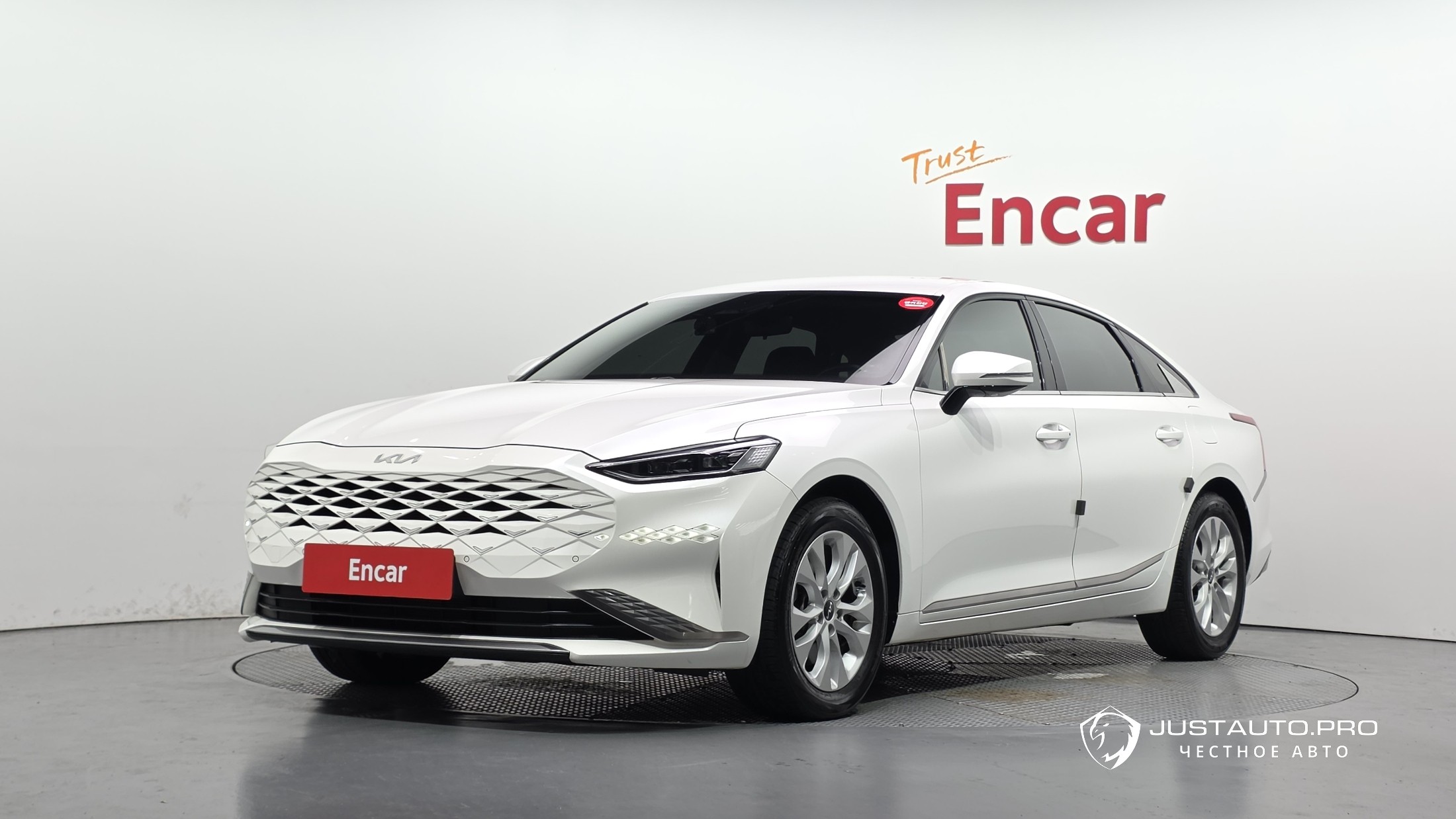 Автомобиль Kia K8