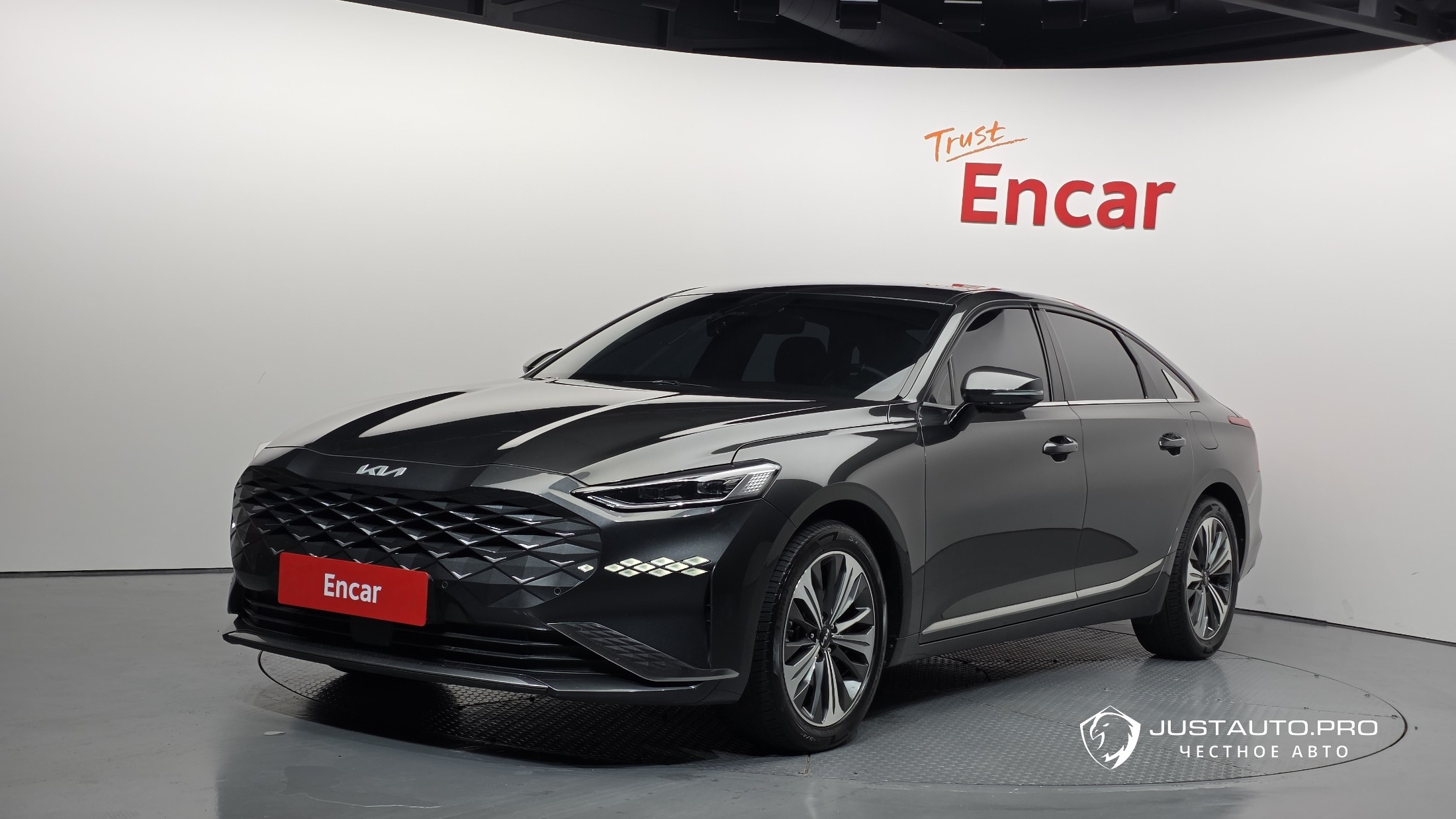 Автомобиль Kia K8